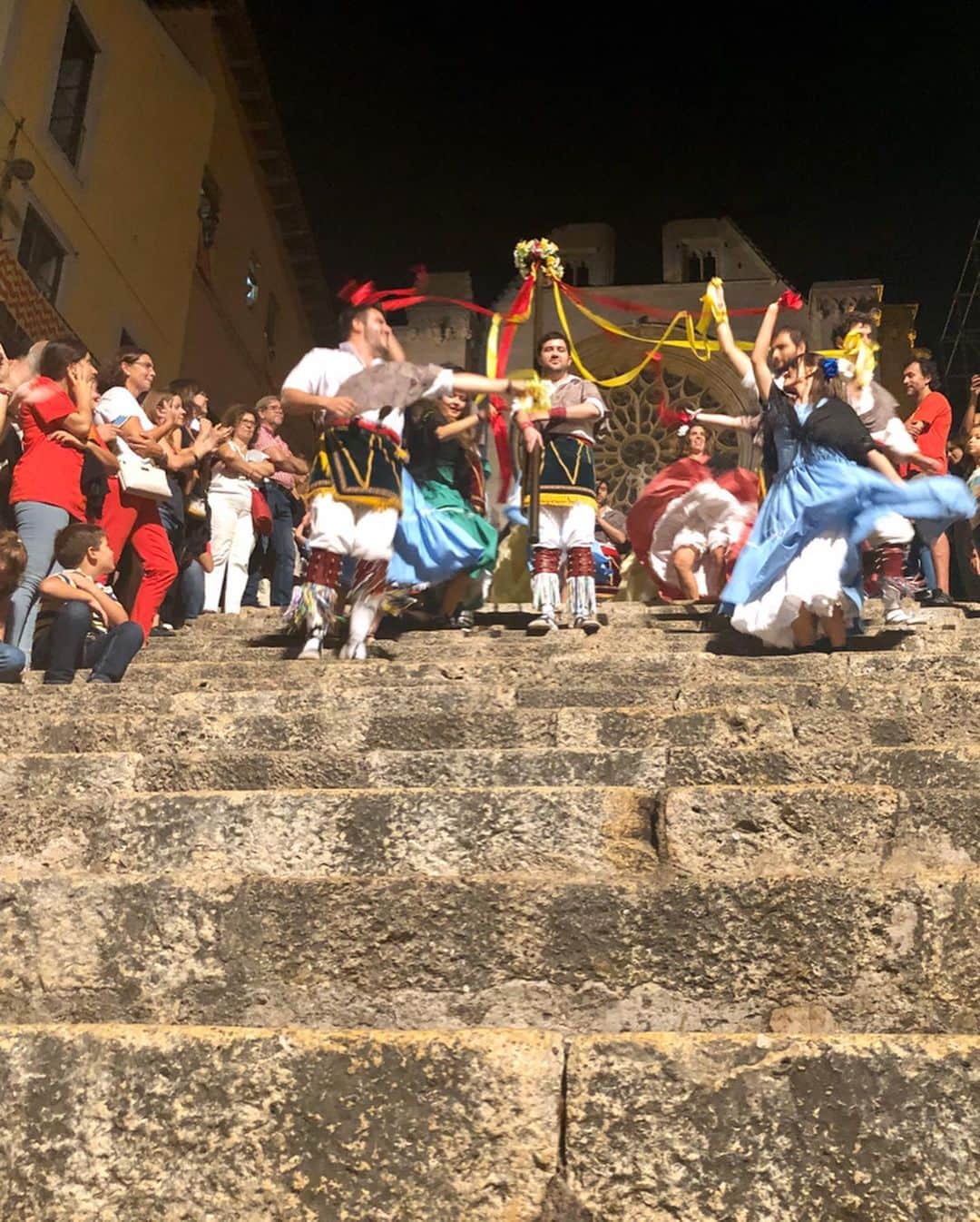 上枝恵美加さんのインスタグラム写真 - (上枝恵美加Instagram)「＊Santa Tecla＊ タラゴナでとっても重要なお祭り！ 今年も踊らせてもらいました☺︎ Visca!!!♥️ #gitanillas #santatecla」9月24日 21時19分 - emika_kamieda