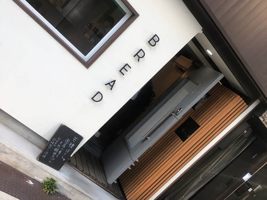 あおい夏海さんのインスタグラム写真 - (あおい夏海Instagram)「名古屋に弾丸女子旅に行ってきたよパート2【四間道編】 るみちゃんとゆいかちゃんと💓 @rumi_official_0616 @yu.i.k.a . 名古屋駅から西区の方を歩いてぶらり旅🎵🥰 . 可愛いCafeでおっきなプリンかき氷食べた😍💕 ゆいかちゃんが頼んだパフェもおっきくて映えなパフェだったよ🤩✨ 有名なパン屋さんも行けて満足🥰 . 西区の四間道付近は、女子旅にもカップルにも、男子旅にもおすすめ😆✨ . パート3に続く💕 . #ナゴヤおモしろード #名古屋  #四間道 #lienlien #かき氷 #パフェ#NAGOYA #観光 #名古屋観光 #円頓寺商店街 #PR #円頓寺本町商店街 #四間道 #五条橋 #名古屋駅 #名古屋城  #お酒の神様 #名古屋弁おみくじ #大吉  #太陽堂 #甘党店 #女子旅 #弾丸旅行  #かき氷 #パフェ #カフェ巡り #カフェ好き」9月24日 21時14分 - natsumi.aoi