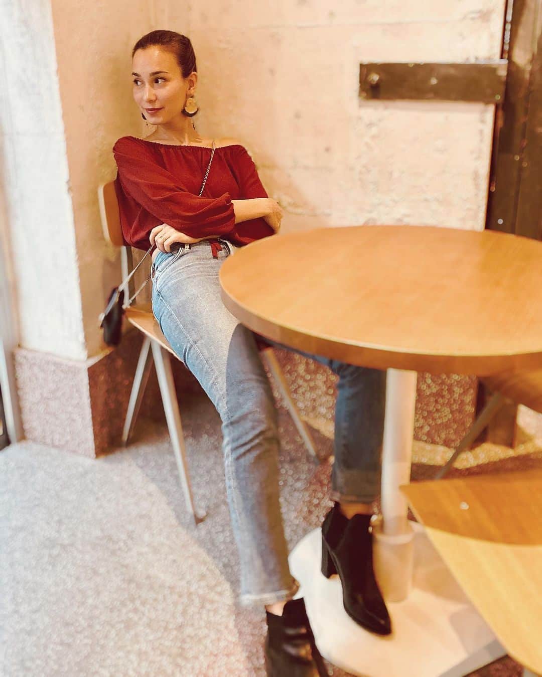 セリーナ・ジェイドのインスタグラム：「When your assistant masters the art of making your legs look long on camera... lol」