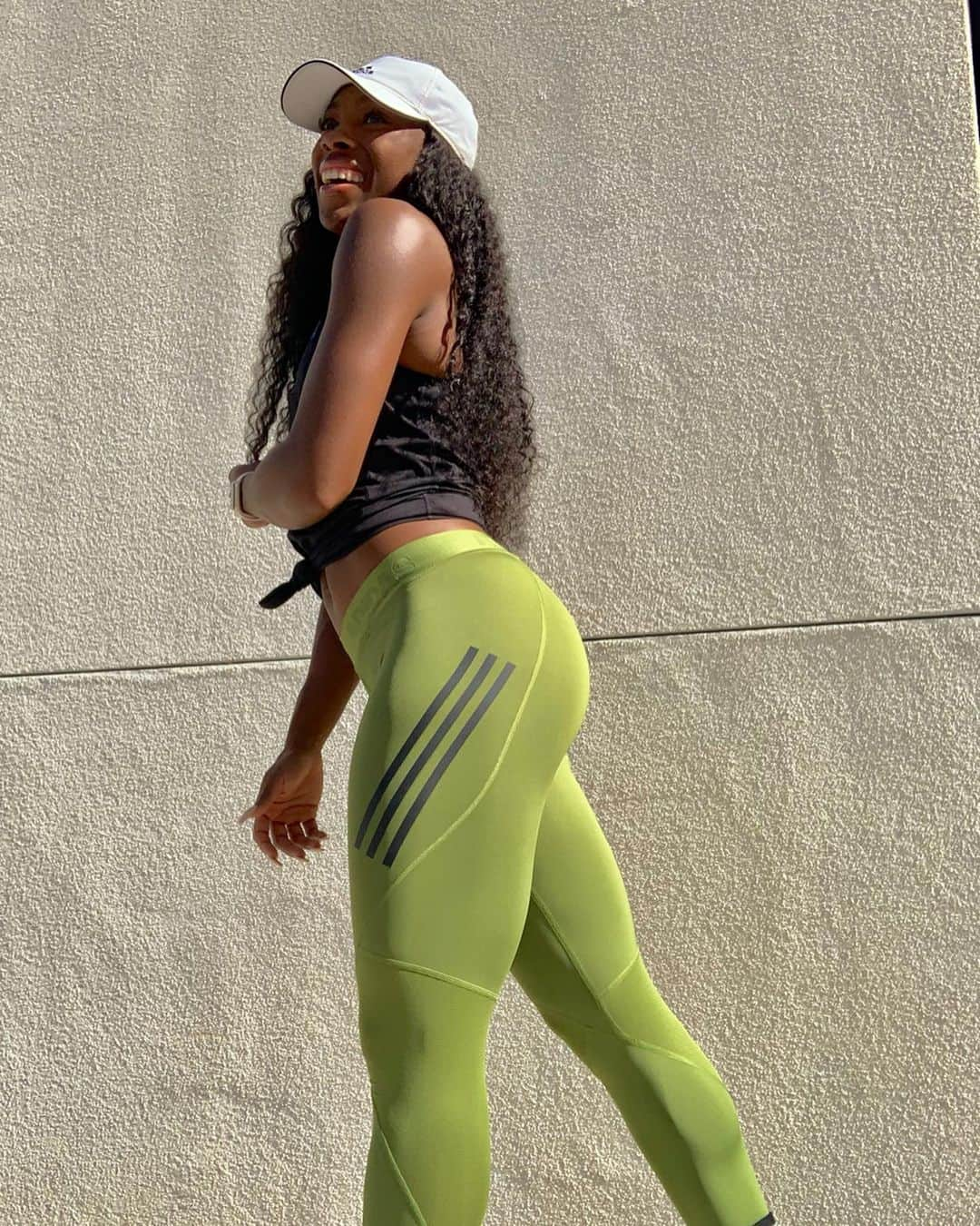 アシュリー・ヘンダーソンさんのインスタグラム写真 - (アシュリー・ヘンダーソンInstagram)「Hot girl summer may be over but stay snatched during fall in these cute and comfortable tights 💚  @adidas  @adidasrunning  #adidas #adidasshoes #adidasrunning #threestripelife #fitness #fitnessmotivation #fitspo #fitgirls #fitnessgirl #running #runningmotivation #workout #workoutmotivation #dailymotivation #inspiration #trackandfield #blackgirlmagic」9月25日 7時06分 - iamsimplyash