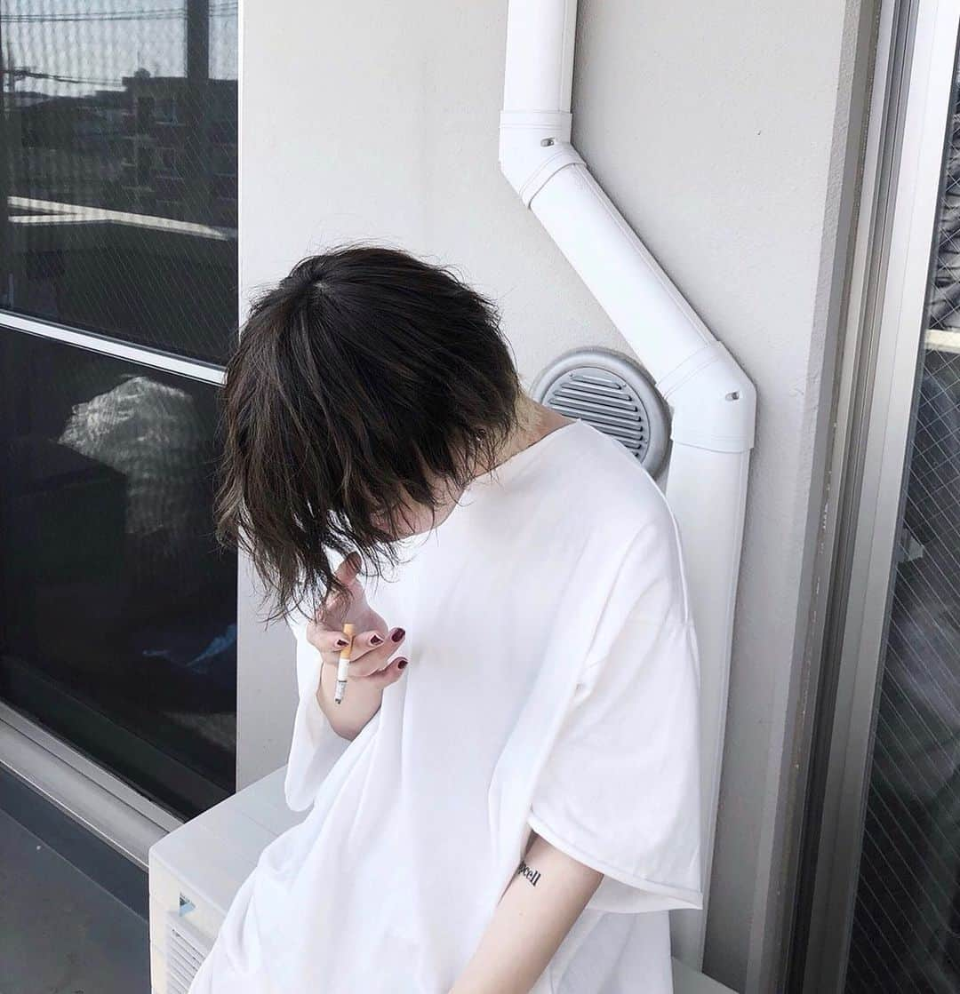 齋藤正太さんのインスタグラム写真 - (齋藤正太Instagram)「@mmh___01  hit style  どこの角度から見ても かっこいい髪型をデザインしてます  #ulzzang #ulzzangboy #ulzzangasia #美容師 #マッシュ#メンズヘア #メンズカット#韓国好きな人と繋がりたい #パーマ#スパイラルパーマ#ツイストパーマ#防弾少年団好きな人と繋がりたい #マッシュウルフ#メンズカラー#美容師#韓国ファッション#おしゃれさんと繋がりたい #ウルフカット #ullzangboy #前下がりショート #셀카#韓国ヘア #패션#ネイビーカラー #グレイカラー」9月25日 7時23分 - signal8756