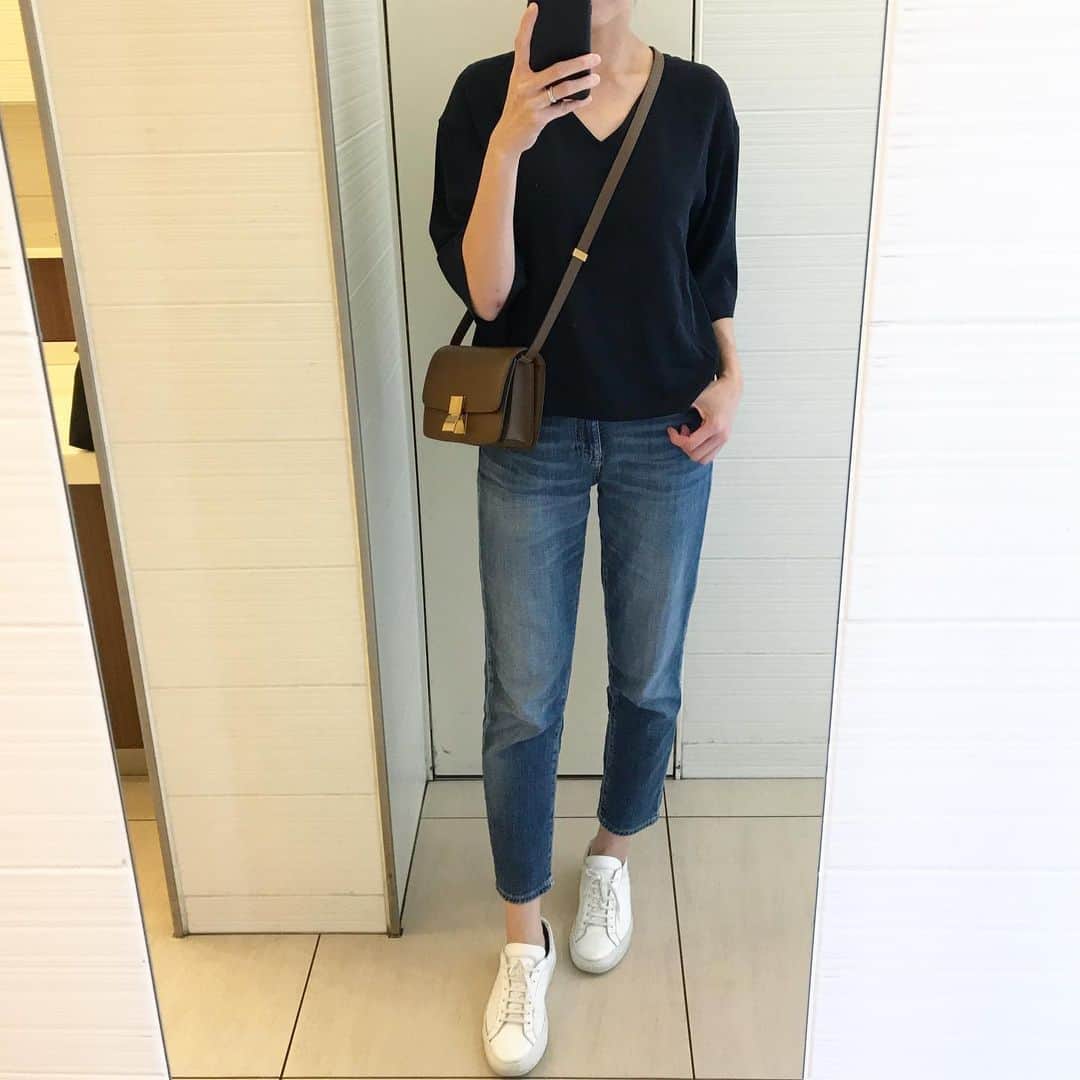 Matildaのインスタグラム：「👖And 👚@Uniqlo / 👟@commonprojects / 👜@old.celine」