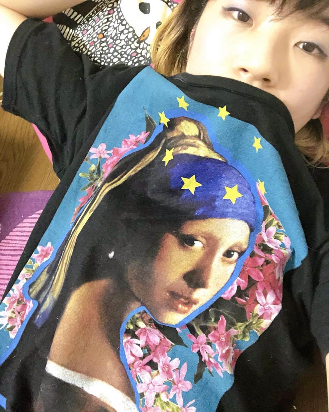 東出真緒さんのインスタグラム写真 - (東出真緒Instagram)「絶世の美女と💕 . #フェルメール #vermeer  #真珠の耳飾りの少女  #glamb」9月24日 23時24分 - mao_bigmama_vn