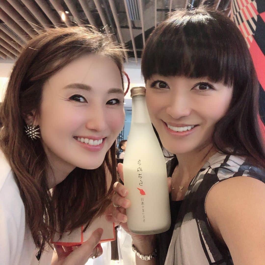 松藤あつこさんのインスタグラム写真 - (松藤あつこInstagram)「痩身の神♡ @_____mmk.uehara さんにも久しぶりにお会いできました @vio_organic の #vioマルシェ  沢山の友人に会えて幸せイベントでした✨  開発ストーリー、造り方、身体への良さ、に惚れた #きぬさら みんなに美味しいと絶賛してもらえて♡幸せな1日でしたとさ♫  #vioマルシェ #次回も楽しみ #商品に拘る事 #初心 #熱意 #身体に良いお酒 #乳酸菌 #プロバイオティクス」9月24日 23時34分 - atsukomatsufuji