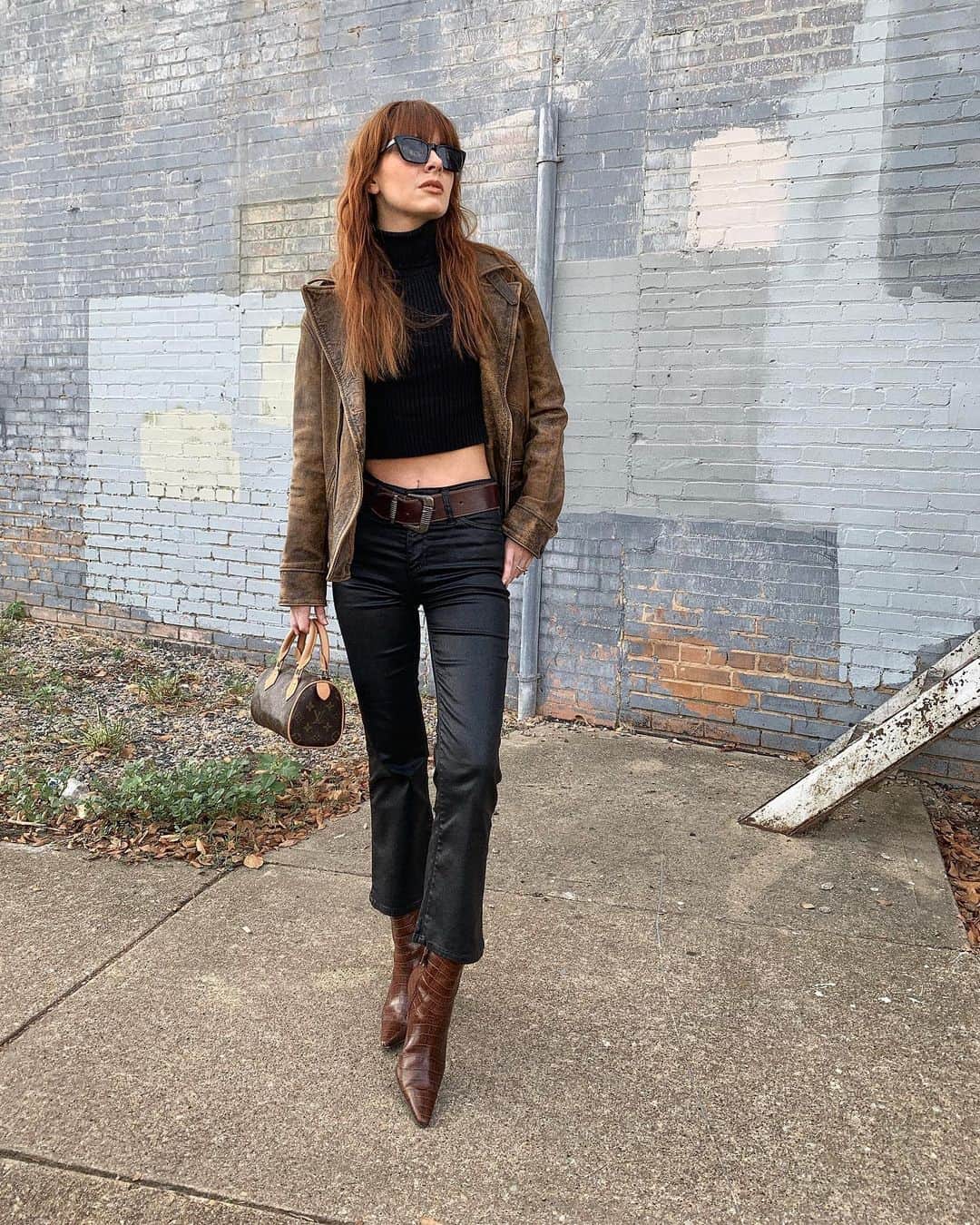 ジェーン・アルドリッジのインスタグラム：「Moto girl today, extremely into cropped flares and 00’s boots lately. Jeans are a gift from @agjeans and leather jacket by @poloralphlauren, boots are also Ralph found on eBay 😎」