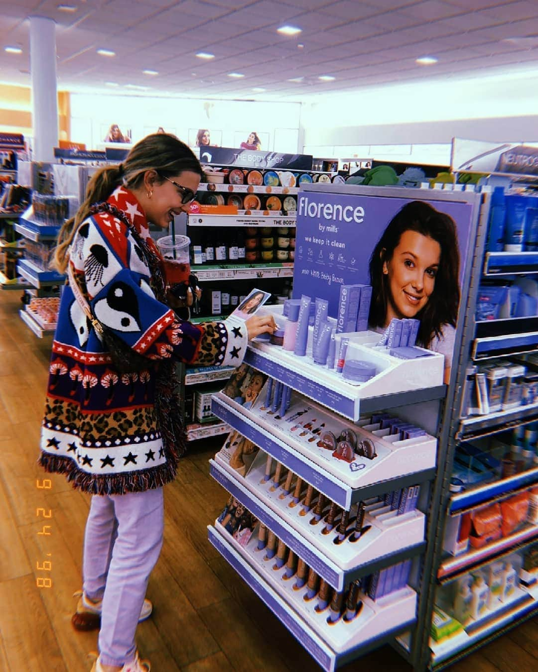 ミリー・ボビー・ブラウンさんのインスタグラム写真 - (ミリー・ボビー・ブラウンInstagram)「best day ever... @ultabeauty @florencebymills」9月25日 0時30分 - milliebobbybrown