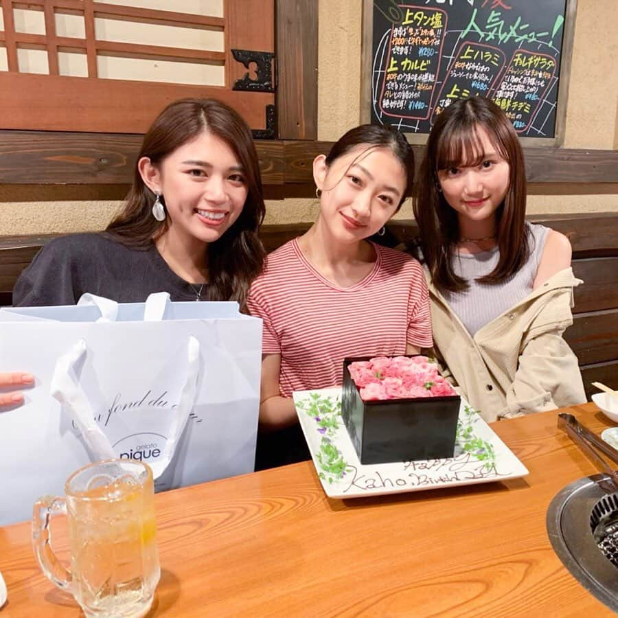 坪井ミサトさんのインスタグラム写真 - (坪井ミサトInstagram)「. . だーいすきな "焼肉慶" @kei_yakiniku  で birthday surprise🎉 店長特製！！その名も 「ニクライバーグマン」💐 さすがです🙇‍♀️ . 同い年3人組話が尽きない💕 改めておめでとっ🎁 . . #happybirthday #surprise #焼肉慶 #新丸子 #friends #野球 #野球女子 #fitness #fitnessgirl #run #running #焼肉 #肉ケーキ #肉女子 #ニコライバーグマン #ならぬ #ニクライバーグマン」9月25日 0時29分 - misato1030