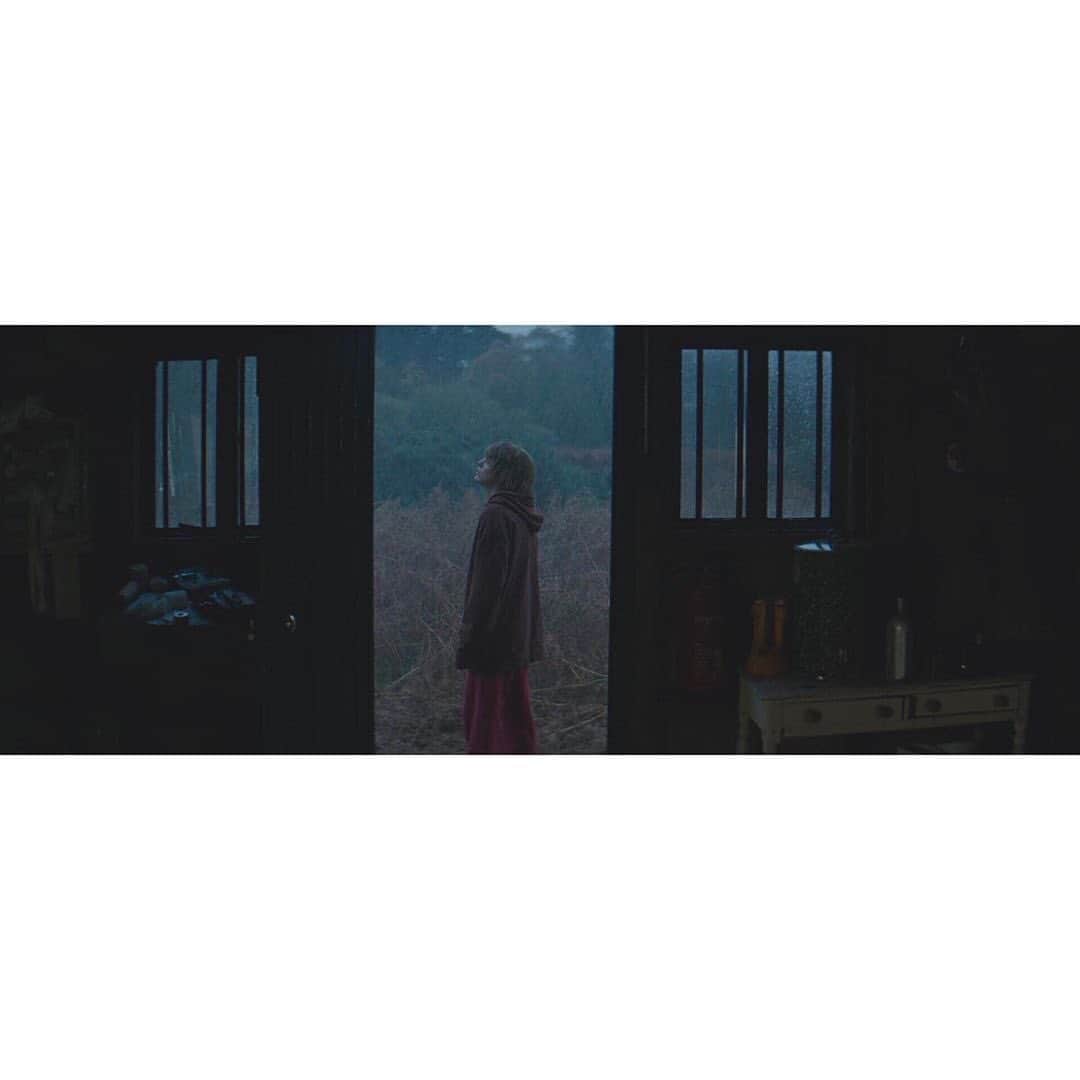 リード・モラノのインスタグラム：「#framegrab of @blakelively as Stephanie Patrick #seanbobbitt #tomconroy @eimerni Follow @therhythmsec for more #framegrabs」