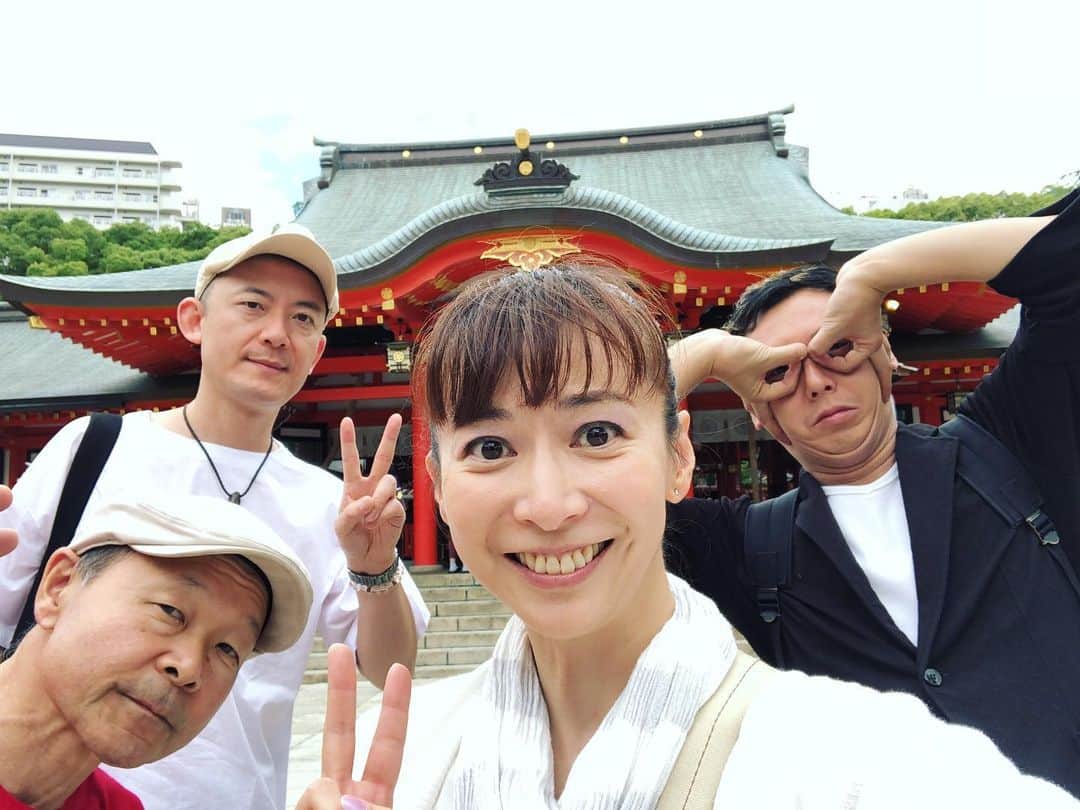 のインスタグラム：「【神戸ツアー番外編】 2019.09.23(月/祝) 12:45頃  メンバー全員でリハーサル前に、生田神社へライブの成功を祈願しに行ってきました🌸 先ずは、サポートメンバー全員がお酒大好きなので、お酒の神様にお参りしに(笑) 『お酒で失敗しませんように〜😌』 生田神社の境内にあり、最初の大きい鳥居を入って右手にある松尾神社へ♪(写真４枚目)  #台風一過 #天気に恵まれた日  #北広アキ #田中Ｋ助 #桜井俊也 #川村成史 #生田神社 #松尾神社」
