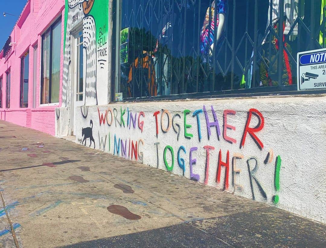 ペイトン・リストのインスタグラム：「🌈🦋」