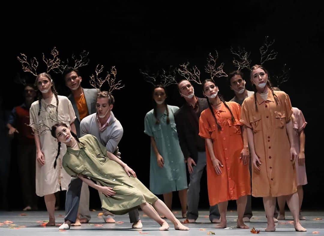 飯島望未のインスタグラム：「#Repost @houstonballet ・・・ "Giving the Beijing-based Zhang her first American commission, the company has scored a new masterpiece on a par with the works of Christopher Bruce and Paul Taylor." – @HoustonChron #HoustonBallet #HBElapse」