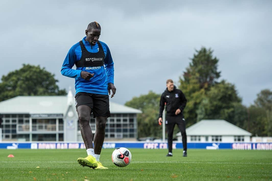 ママドゥ・サコーさんのインスタグラム写真 - (ママドゥ・サコーInstagram)「👊🏿⚽️ Training 🔴🔵 #TeamSakho #CPFCFamily」9月25日 3時38分 - mamadousakho