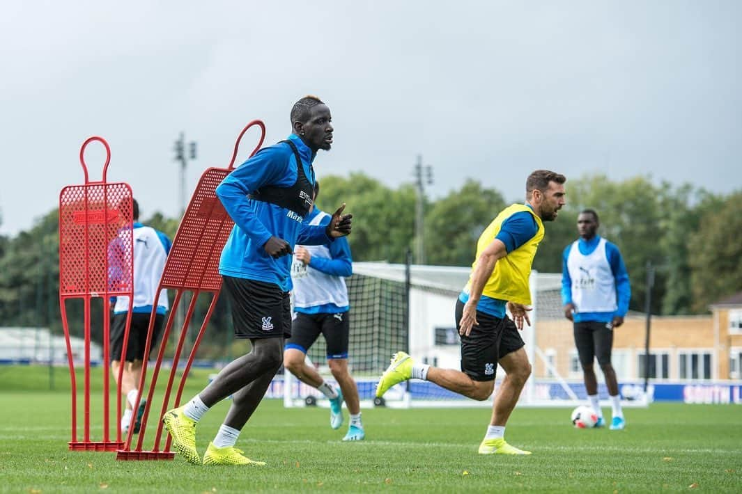 ママドゥ・サコーさんのインスタグラム写真 - (ママドゥ・サコーInstagram)「👊🏿⚽️ Training 🔴🔵 #TeamSakho #CPFCFamily」9月25日 3時38分 - mamadousakho