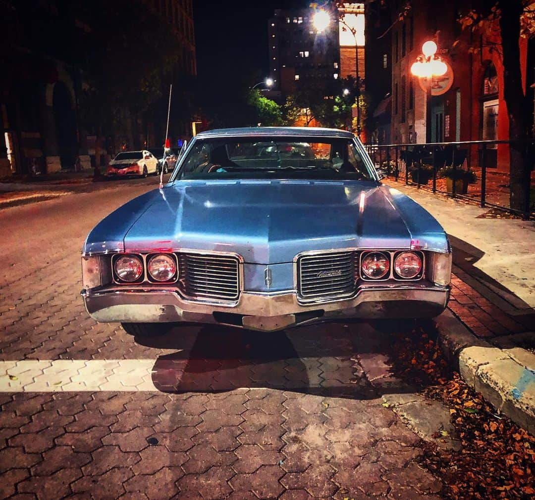 ブレンダン・ハインズのインスタグラム：「A Mature Sexy American On The Streets Of Winnipeg」