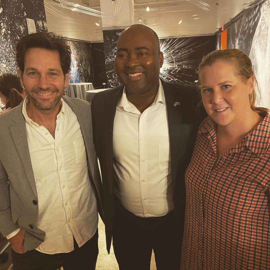 エイミー・シューマーさんのインスタグラム写真 - (エイミー・シューマーInstagram)「Tonight I met @harrisonjaime He’s running for the Senate in South Carolina to unseat Lindsey Graham. He is kind and compassionate and is already hard at work His campaign has initiated something called #Harrisonhelps.  They go into communities and help give out food, provide kids with school supplies - he’s already fighting for the people of SC... Check him out or jaimeharrison.com also paul Rudd was there🥳 link in bio」10月24日 11時24分 - amyschumer