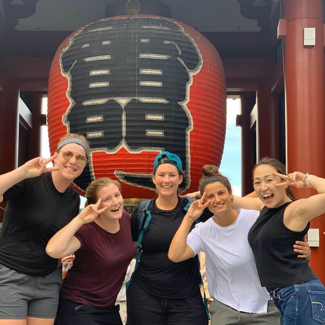 のインスタグラム：「I MISS YOU GIRLS 🥺❤️ So many memories and  dumplings🥟 We had so much fun 🥰🥰🥰 Thank you for coming to our wedding party ✈️💓 とても楽しすぎて。英語話せるようになりたい。 #onemonthago#timeflies#tbt  #Tokyo#dumplings #Family#friends#boston  #English#英語の勉強 したい。」