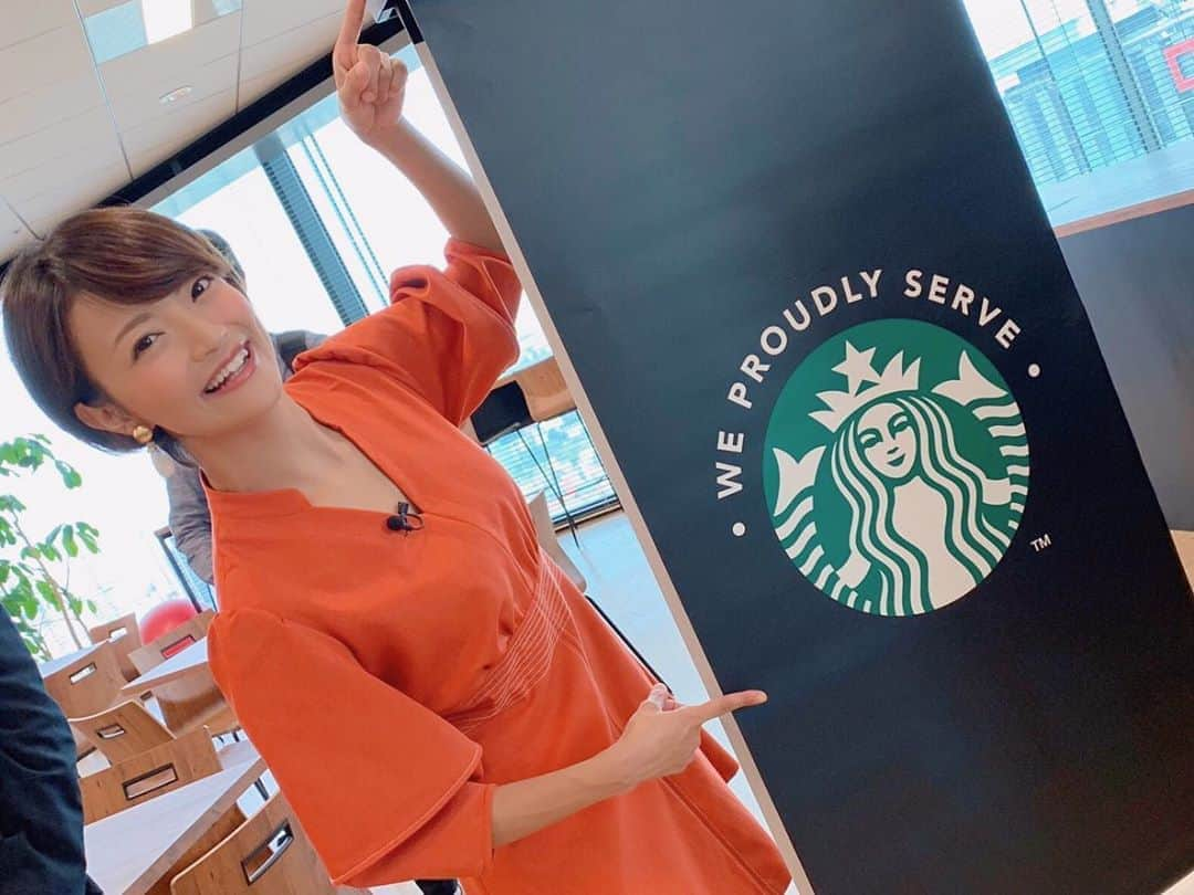 きのせひかるさんのインスタグラム写真 - (きのせひかるInstagram)「昨夜の関西テレビ 《HIT✭MON》はご覧いただけましたか〜❓ . ネスレとスターバックスが 共同で開発している 《We Proudly Serve Starbucks》 という  社内でスターバックスが楽しめるシステムを ご紹介しました☕️💕 . 会社にいながら 気軽にスターバックスのコーヒーが飲めるなんて お仕事がはかどること間違いなしですね✨ . ㈱アイルさん🏢 お邪魔しました〜!! . . . #starbucks #cafe #office #works #WeProudlyServeStarbucks #スターバックス #スタバ #ネスレ #コーヒー #カフェ #カフェラテ #カフェオレ #珈琲 #おいしいコーヒー #関西テレビ #関テレ #カンテレ #ktv #ヒットモン #hitmon #関西ローカル #ローカルタレント #リポーター #ショートカット #オレンジワンピ #グランフロント大阪 #勝ち組 #株式会社アイル」10月24日 10時00分 - hikarukinose