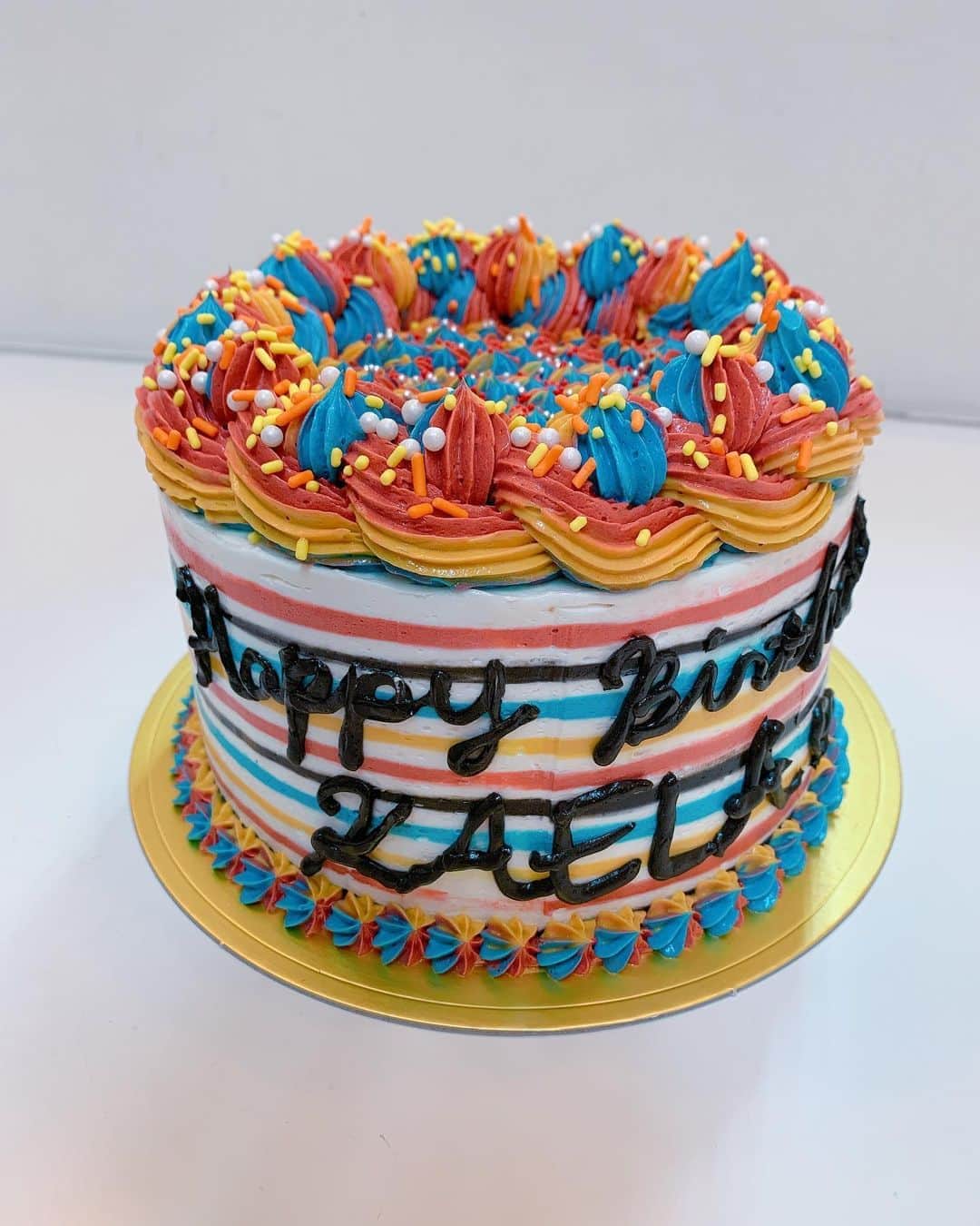 木村カエラさんのインスタグラム写真 - (木村カエラInstagram)「今日は私の誕生日🎂 友達が誕生日ケーキ作ってくれたよ。 うれしい。 ありがとう！  @macikaci_chika」10月24日 10時03分 - kaela_official