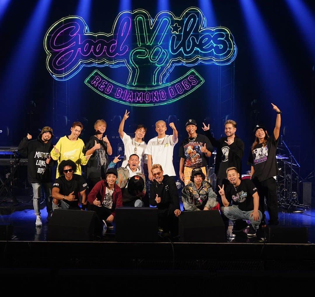 JAY'EDのインスタグラム：「無事Good Vibes Party Tour 5公演、最高の形で終わりました‼️ @exile_atsushi_official はじめRDDの皆様に心から感謝です‼️ 仲間達と同じステージに立ってRed Soul Blue Dragonを全会場で披露し、皆さんの喜ぶ顔やハンズアップしてるのを観れて間違いなく会場はグッドバイブスでいっぱいやと確信しましたし、パワーをもらいました^_^  #goodvibesparty #reddiamonddogs #rdd  #dobermaninfinity  #mabu」