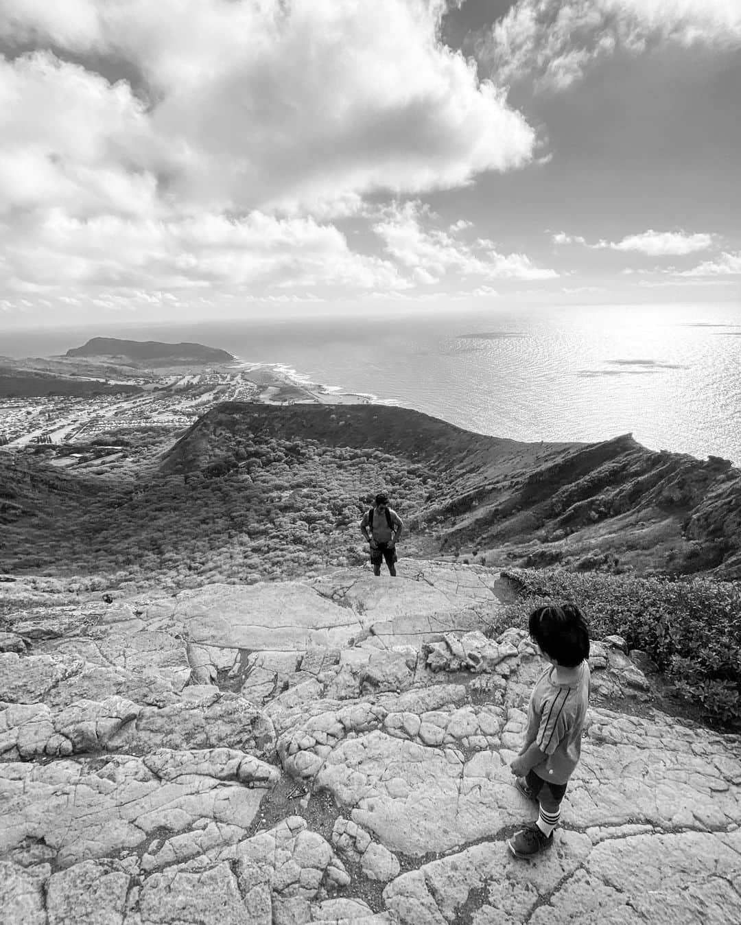 梨花 さんのインスタグラム写真 - (梨花 Instagram)「koko head hiking‼︎ 私はもう…、 ももが筋肉痛を超えた痛みで 日常を過ごしてます🥺 息子は元気です😲 #hawaii#kokoheadhiking」10月24日 10時38分 - rinchan521