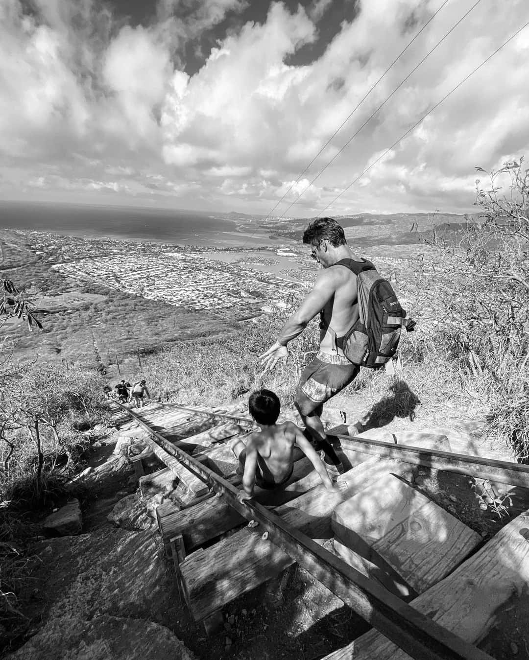 梨花 さんのインスタグラム写真 - (梨花 Instagram)「koko head hiking‼︎ 私はもう…、 ももが筋肉痛を超えた痛みで 日常を過ごしてます🥺 息子は元気です😲 #hawaii#kokoheadhiking」10月24日 10時38分 - rinchan521