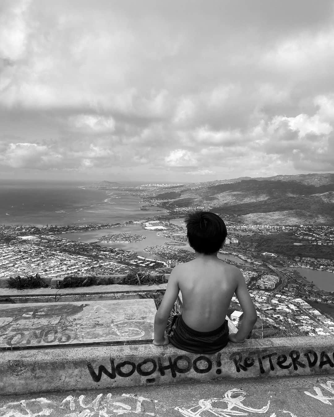 梨花 さんのインスタグラム写真 - (梨花 Instagram)「koko head hiking‼︎ 私はもう…、 ももが筋肉痛を超えた痛みで 日常を過ごしてます🥺 息子は元気です😲 #hawaii#kokoheadhiking」10月24日 10時38分 - rinchan521