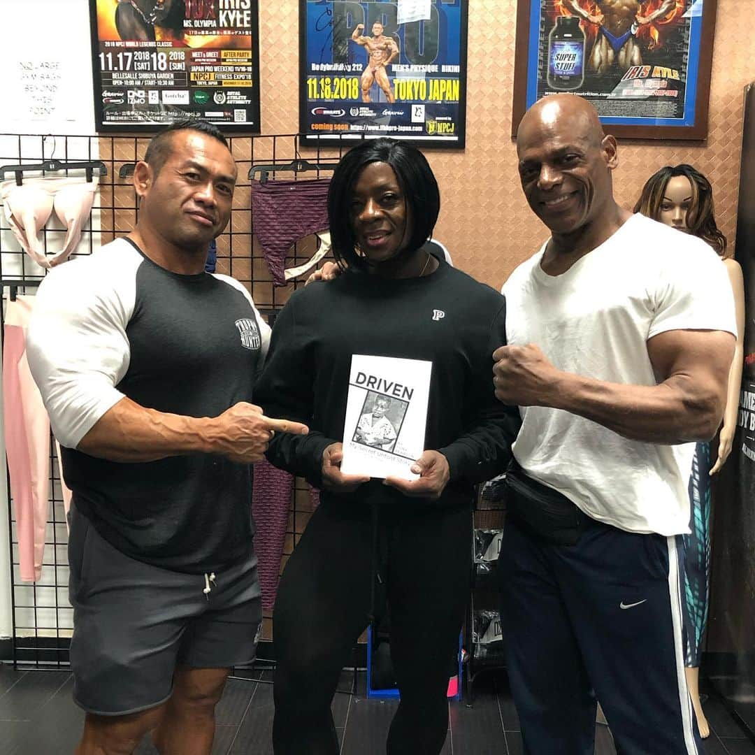 Hidetada Yamagishiさんのインスタグラム写真 - (Hidetada YamagishiInstagram)「Have you read @tonypearson87 Driven yet? If not you better order in Amazon.com it’s great to know his life story in the golden era of bodybuilding which gives us lots of motivation! Must read!」10月24日 10時44分 - hideyamagishi