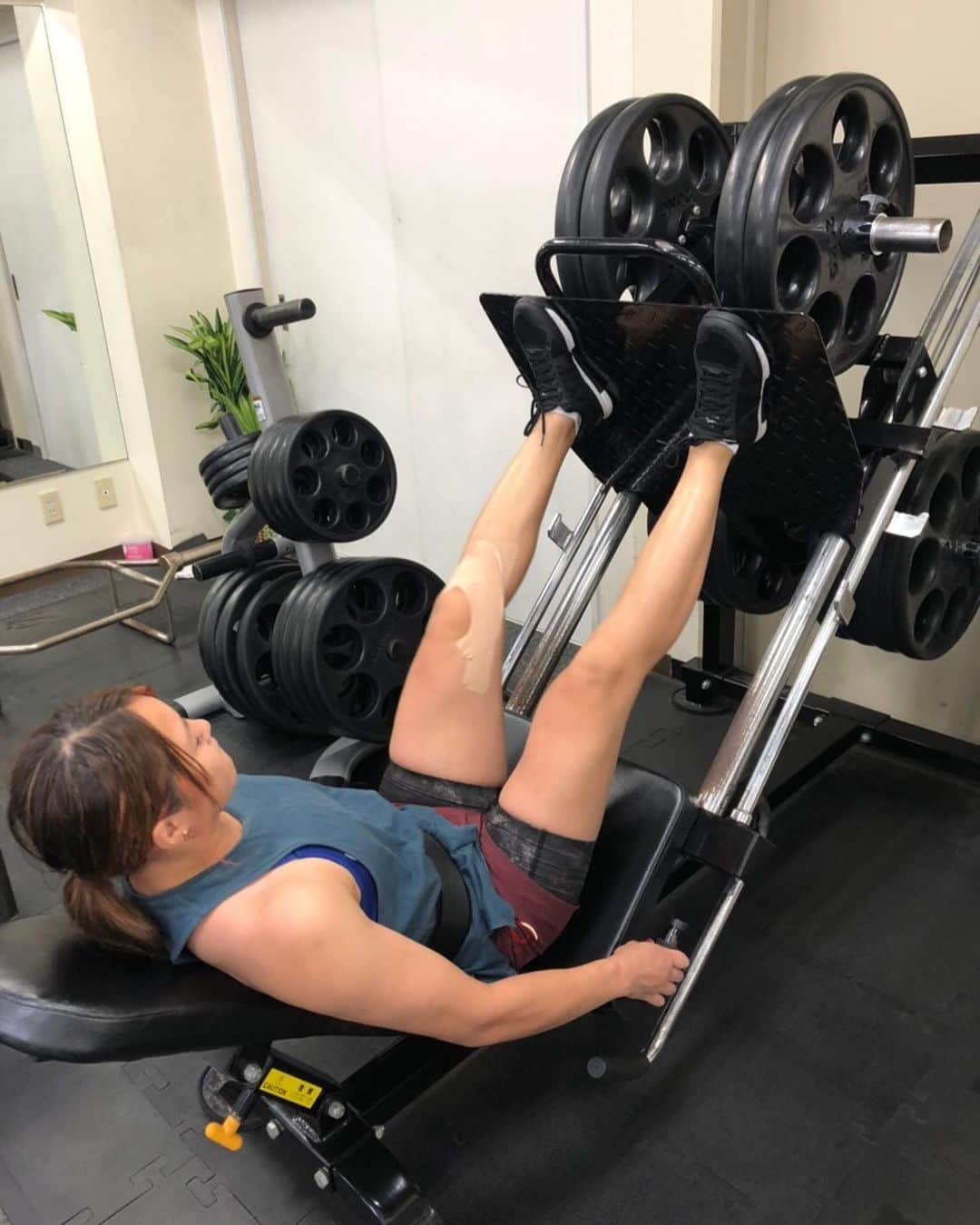 朱里さんのインスタグラム写真 - (朱里Instagram)「‎⁦‪#training‬⁩ ‎いろいろ痛めてしまっていて、思ったとおりトレーニングができなくて💦 ‎くっそー！！！！ ‎ってなってるけど、やれる事をしっかりやるで٩( 'ω' )و🤩 ‎というわけで、朝のトレーニング終了っ(*⁰▿⁰*)⭐️ #gym #gymgirl #fit #fitness #morning #body #muscle #musclegirl #diet #トレーニング　#フィットネス　#ジム #朝」10月24日 11時08分 - syuri_official