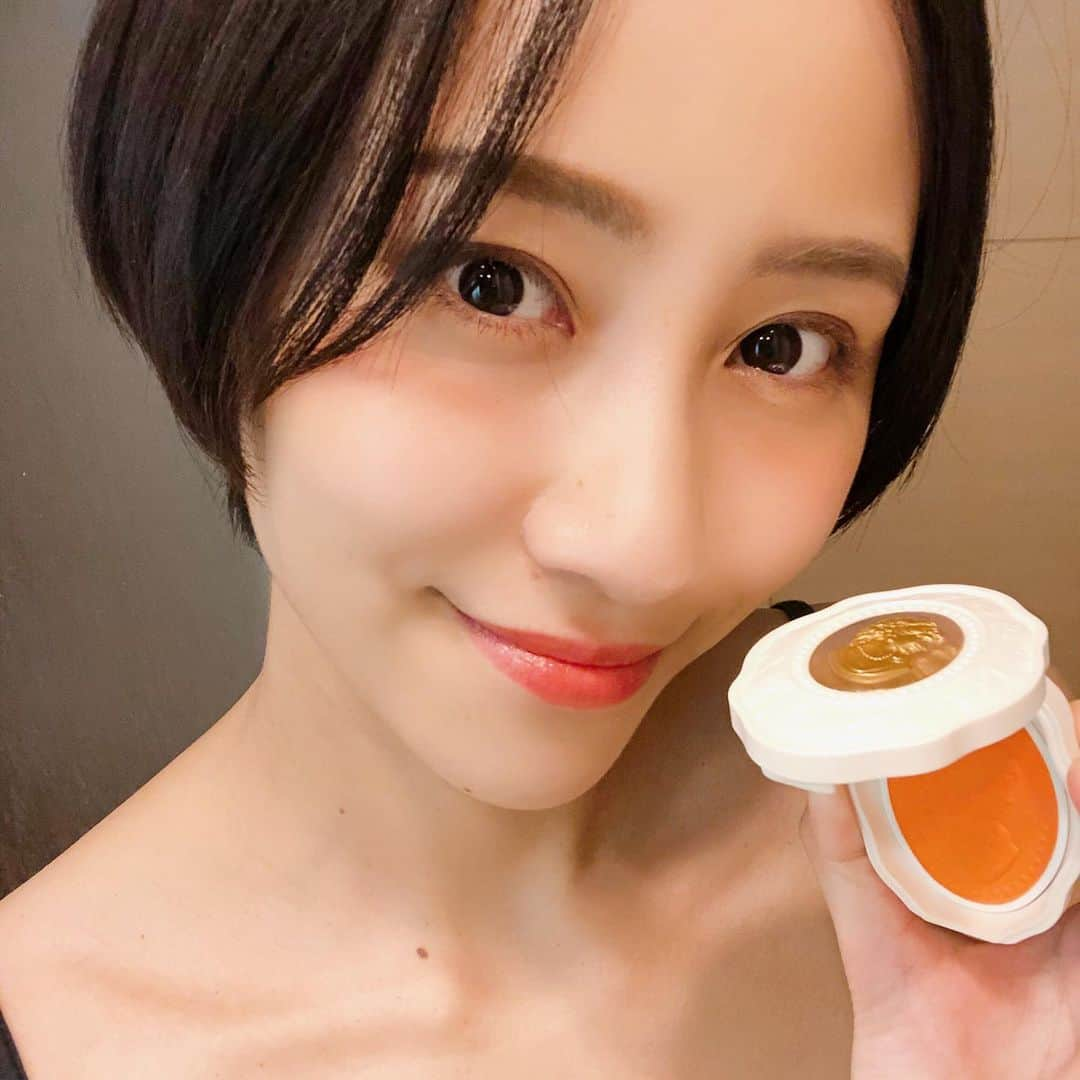 Rienaさんのインスタグラム写真 - (RienaInstagram)「・ 𝙻𝙰𝙳𝚄𝚁É𝙴 | | #ラデュレチーク 最近は、オレンジ系にハマってて、発色もいいしパッケージも可愛くてテンションが上がる！ 自分の中でチークは重要なコスメアイテムなの(sparkle)  品番は20番だよ！  #ラデュレコスメ #大丸京都 #コスメ #チーク」10月24日 11時01分 - riena0809