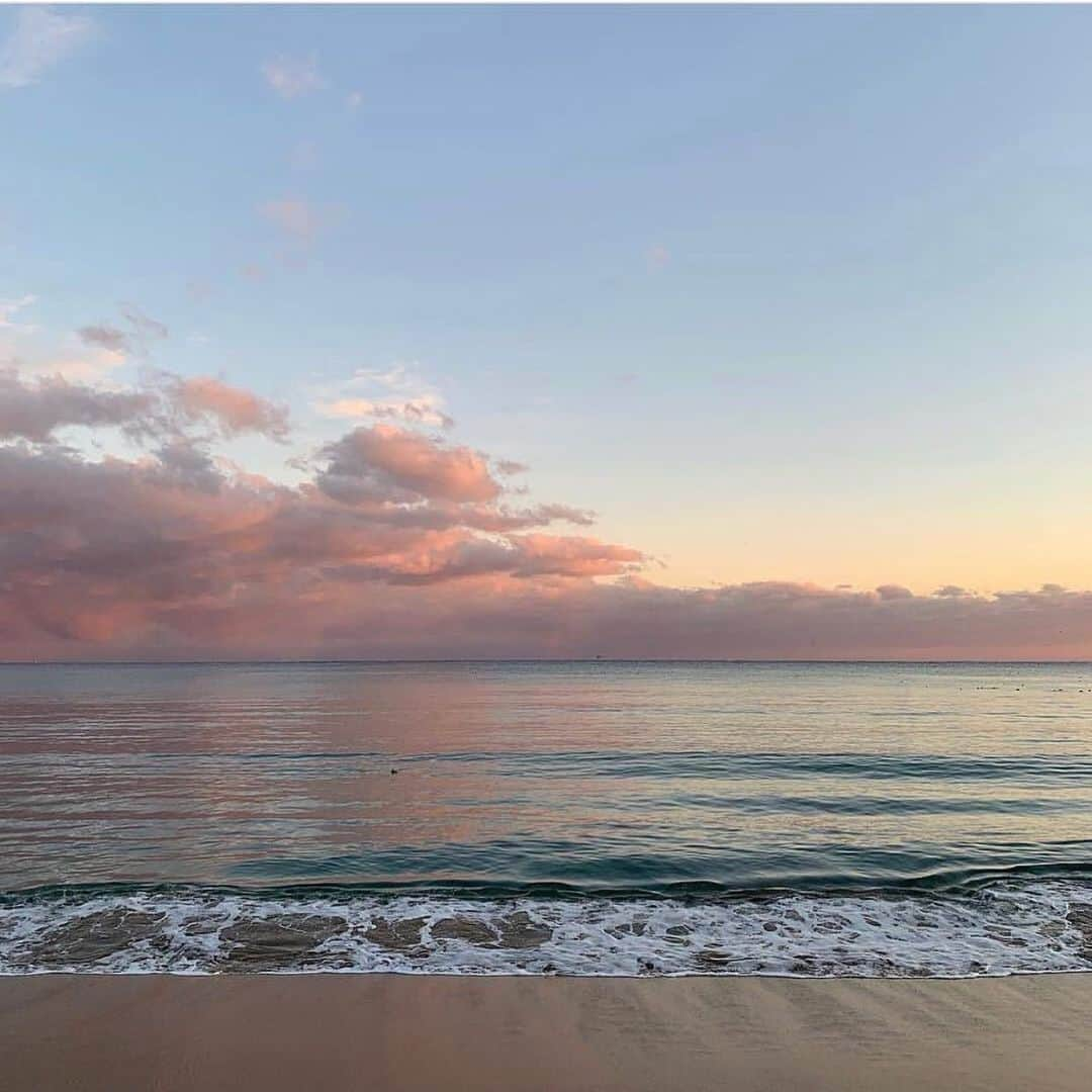 ガラ・ゴンザレスさんのインスタグラム写真 - (ガラ・ゴンザレスInstagram)「Putting my mind 5’ to rest .  Where would you go ?」10月24日 2時58分 - galagonzalez