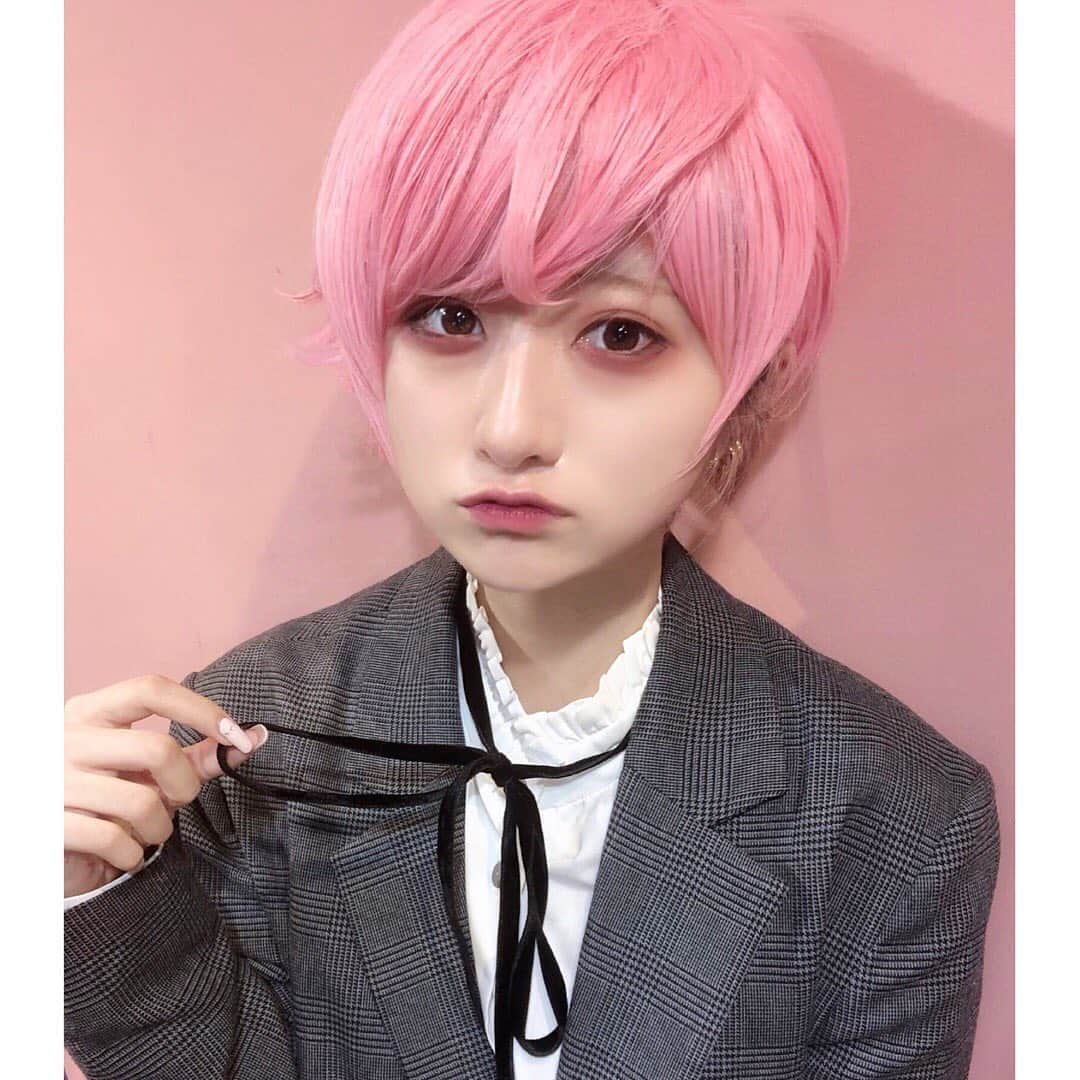 胡桃兎愛のインスタグラム：「側に居てくれなきゃ僕どうなるか分からないからね、？絶対だよ？ (初めての男装は1人で生きれない系兎愛君です)」