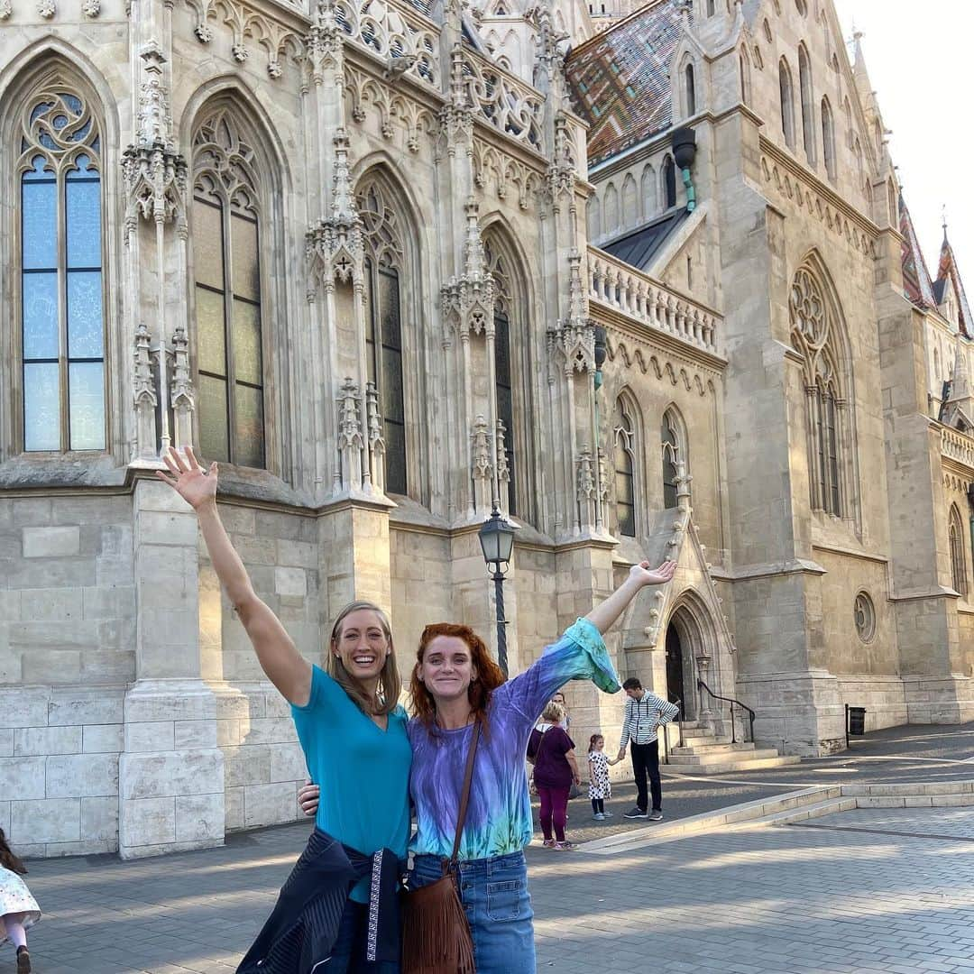 ブリージャ・ラーソンさんのインスタグラム写真 - (ブリージャ・ラーソンInstagram)「You might have guessed  we went on a quest  and explored Budapest  with some of the best  and comfortably dressed  athletes that now need rest Because on Saturday  We’ll lead the way To competition and play Some swimming! . . . #nybreakers #breakersdontbreak #islswimleague #iswimleague #swimming #budapest #playswimming」10月24日 3時59分 - breejalarson