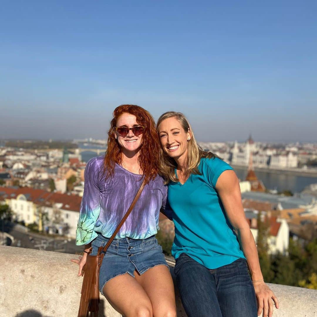 ブリージャ・ラーソンさんのインスタグラム写真 - (ブリージャ・ラーソンInstagram)「You might have guessed  we went on a quest  and explored Budapest  with some of the best  and comfortably dressed  athletes that now need rest Because on Saturday  We’ll lead the way To competition and play Some swimming! . . . #nybreakers #breakersdontbreak #islswimleague #iswimleague #swimming #budapest #playswimming」10月24日 3時59分 - breejalarson