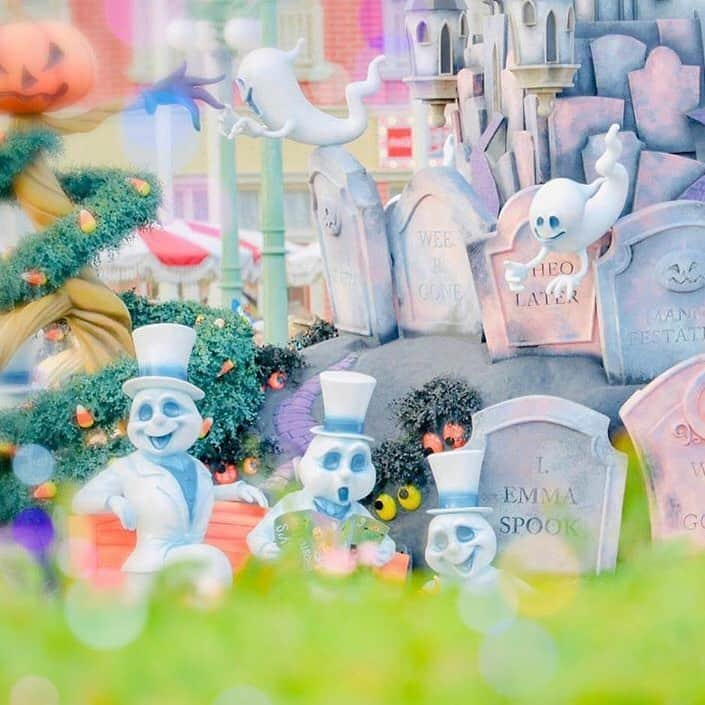 東京ディズニーリゾートさんのインスタグラム写真 - (東京ディズニーリゾートInstagram)「Spooky and ghostly fun! これぞゴースト流の東京ディズニーランド🎃 (Photo:@nari_d_choco)  #disneyhalloween #spookybooparade #tokyodisneyland #ghost #ディズニーハロウィーン #スプーキーbooパレード #東京ディズニーランド #東京ディズニーリゾート #ゴースト  これからもゲストのみなさんの写真をご紹介します。 #tokyodisneyresort などをつけて投稿してくださいね。詳しくは公式ブログでご案内しています。 https://www.tokyodisneyresort.jp/blog/151005/」10月24日 11時26分 - tokyodisneyresort_official