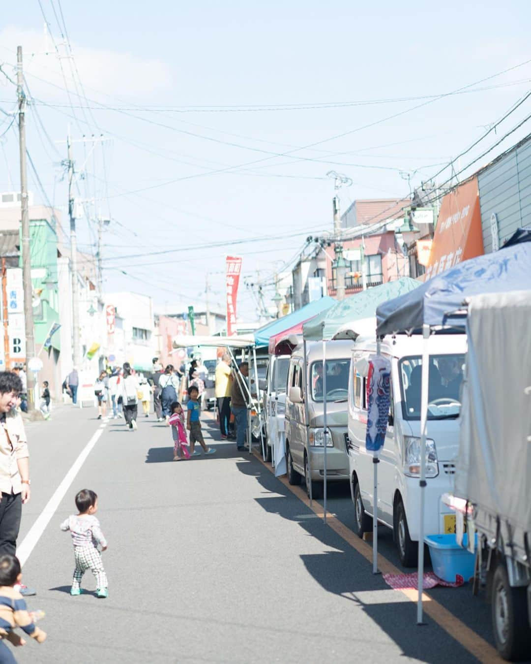 甲斐みのりさんのインスタグラム写真 - (甲斐みのりInstagram)「10月27日（日）8時〜 宮崎県川南町 「トロントロン軽トラ市」。 トロントロンは川南町の正式な地名で、道路標識やバス停もあるので探してみてください。 トラックの荷台を売り場にしたたくさんのお店が出店して賑わいます。  午後13時〜 サンA川南町文化ホール&川南町立図書館にて、 『町・海・大地　川南町の旅』 トークショー、写真展、古本市を開催します。 日曜日はぜひ川南町へ。  #川南町 #川南町の旅 #町海大地川南町の旅 #旅のかけら宮崎  #宮崎県川南町探訪  #宮崎県川南町探訪つづき  写真　鍵岡龍門」10月24日 11時31分 - minori_loule