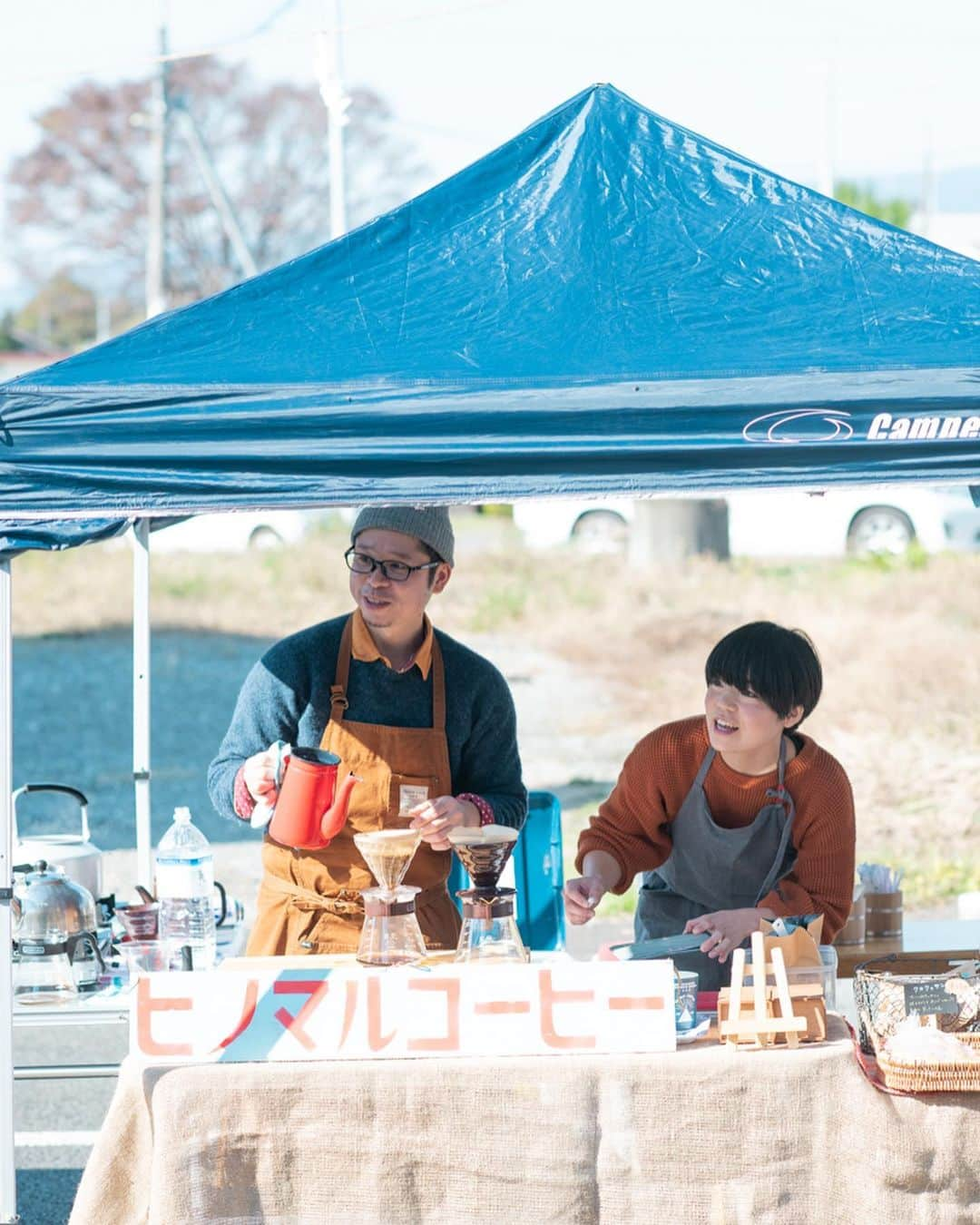 甲斐みのりさんのインスタグラム写真 - (甲斐みのりInstagram)「10月27日（日）8時〜 宮崎県川南町 「トロントロン軽トラ市」。 トロントロンは川南町の正式な地名で、道路標識やバス停もあるので探してみてください。 トラックの荷台を売り場にしたたくさんのお店が出店して賑わいます。  午後13時〜 サンA川南町文化ホール&川南町立図書館にて、 『町・海・大地　川南町の旅』 トークショー、写真展、古本市を開催します。 日曜日はぜひ川南町へ。  #川南町 #川南町の旅 #町海大地川南町の旅 #旅のかけら宮崎  #宮崎県川南町探訪  #宮崎県川南町探訪つづき  写真　鍵岡龍門」10月24日 11時31分 - minori_loule