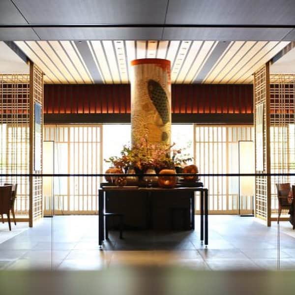 工藤村正のインスタグラム：「ART THE RITZ-CARLTON KYOTO ［SPECIL AUTUMN ART EXHIBIT ION ］  October 1 st ~ November 30 Saturday.  We hope you to come and enjoy special art event with wonderful Ritz Carlton staffs they Great serving light food and sweets by Pierre Herme Paris. you will have great memory with us at the  Ritz Carlton KYOTO, When you make plan to come visit have tea, we recommend reservations for table. I f you interested the Art please ask to staff.  Thank you.  リッツ・カールトンのHPに掲載されました！ とても好評なので、お昼のティータイムはご予約をお勧めします。 10月1日から11月30日まで開催されております。また飾られている作品にご興味ご希望のおありの方はスタッフまでお問い合わせくださいませ。 感謝を込めて…  THE RITZ CARLTON KYOTO の画面をタップして頂くとご覧になれます。」