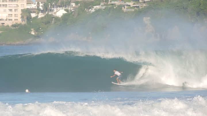 マッケンジー・ダーンのインスタグラム：「@santoswesley and his Barrels here in Mexico ! 😍 and my filming is getting better too! Haha」