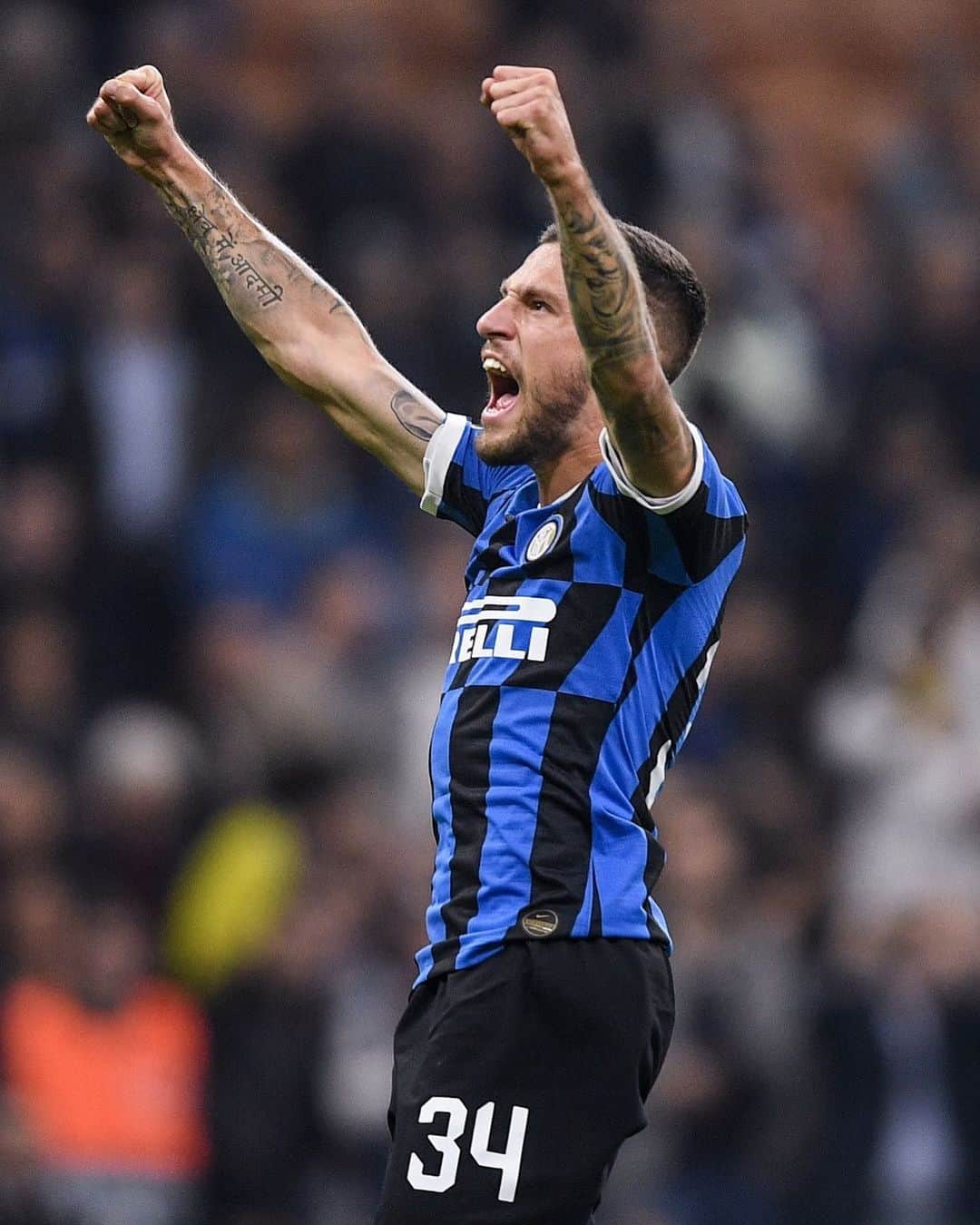 クリスティアーノ・ビラーギのインスタグラム：「Non potevo desiderare serata migliore per tornare ad indossare, quasi 9 anni dopo, la maglia dell’Inter in Champions! 🖤💙 #inter #amala #championsleague @inter」