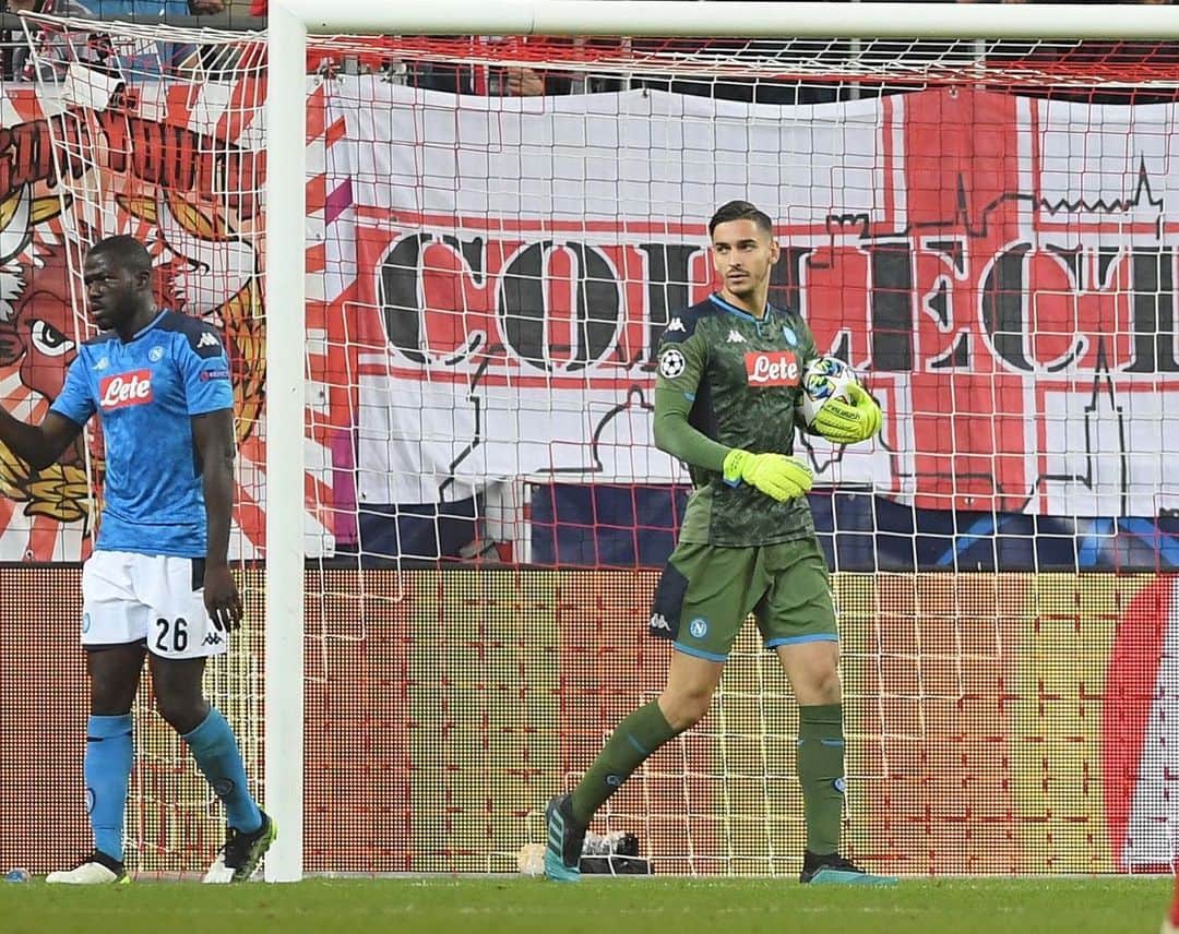 のインスタグラム：「Carattere, grinta, sacrificio, umiltà! Questo è lo spirito giusto 💪🏼💙 #UCL #SalzburgNapoli」