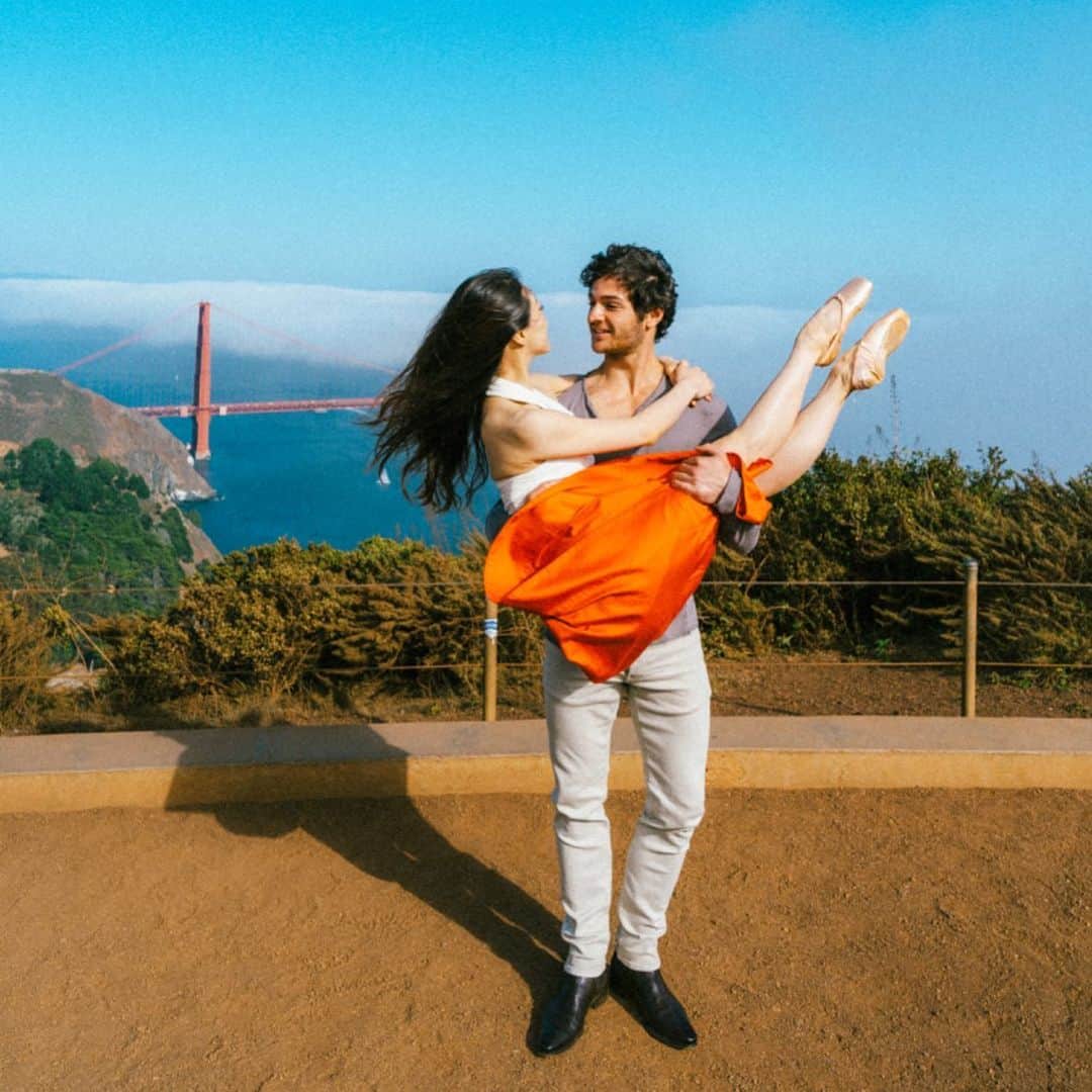 倉永美沙さんのインスタグラム写真 - (倉永美沙Instagram)「Happy #worldballetday from San Francisco 🌁 I’m super excited to dance Romeo and Juliet at Royal Danish Opera House with San Francisco Ballet next week! Photo @jamesjinimages サンフランシスコよりハッピーワールドバレエデー！来週はロイヤルデーニッシュオペラハウスにてサンフランシスコバレエのツアーで、ロミオとジュリエットを踊ります！#ballet #ballerina #ballerinalife #happy #happiness #dance #art #幸せ #バレエ #バレリーナ #rehearsal #travellife #work #tour #wroldtraveler #travellife #fly #sanfrancisco #copenhagen #romeoandjuliet」10月24日 7時29分 - misakuranaga