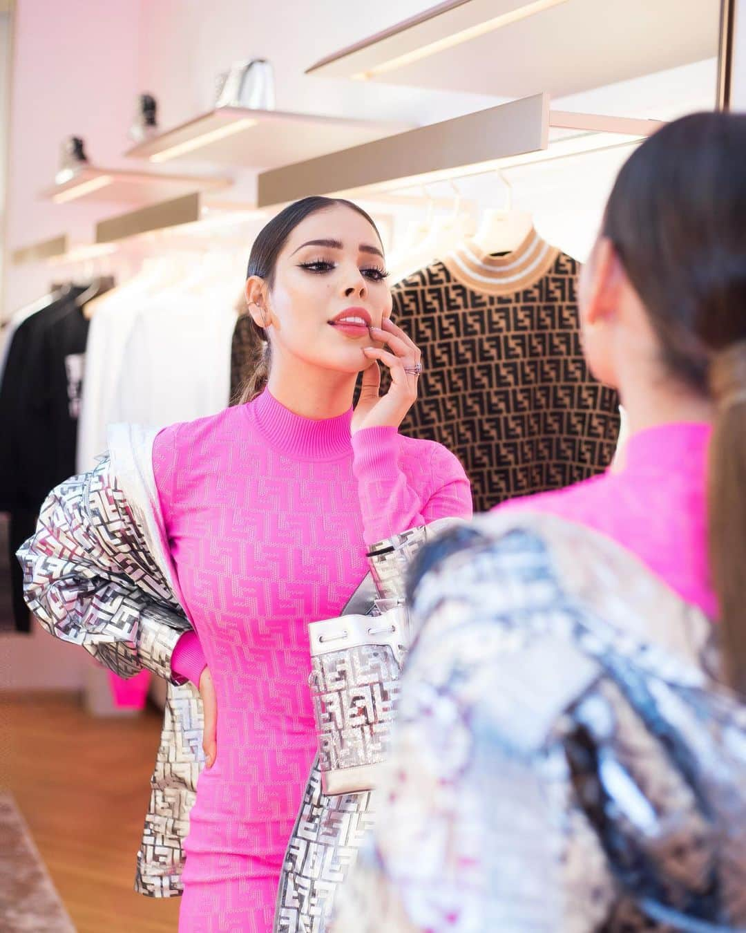 Danna Paolaさんのインスタグラム写真 - (Danna PaolaInstagram)「About last night at @fendi launch party  #FendiPrintsOn #FFSeries 💞」10月24日 7時24分 - dannapaola