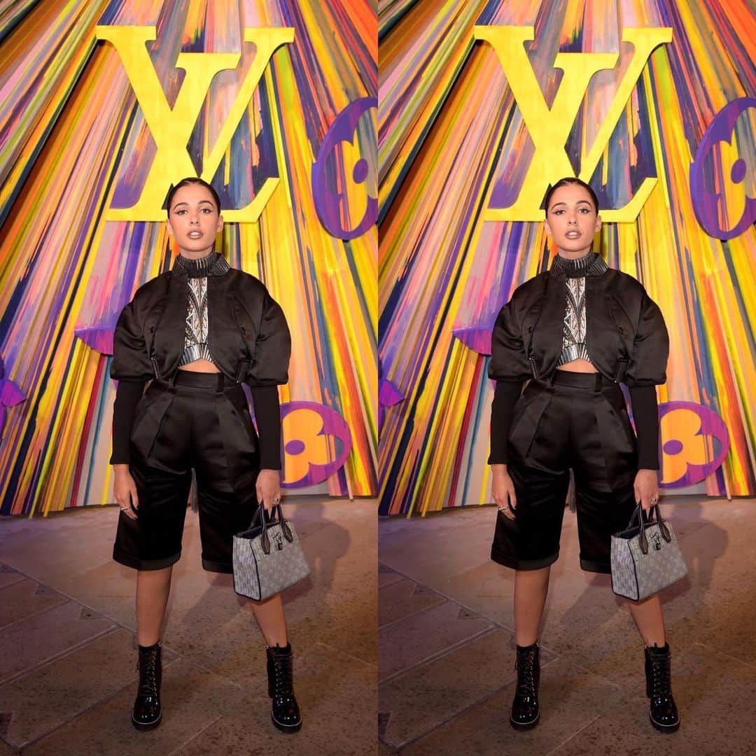 ナオミ・スコットのインスタグラム：「@nicolasghesquiere I always feel powerful in your clothes! ❤️❤️❤️❤️ @louisvuitton」