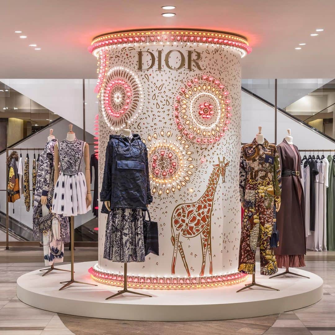 クリスチャンディオールさんのインスタグラム写真 - (クリスチャンディオールInstagram)「Discover the magnetic essence of the #DiorCruise 2020 collection at our #DiorSaks takeover as well as special window displays reflecting @MariaGraziaChiuri's inspiration. Don't miss the chance to visit the exclusive takeover at Saks, open until November 1st. ⁠⠀ © Francis Dzikowski⁠⠀」10月24日 8時00分 - dior