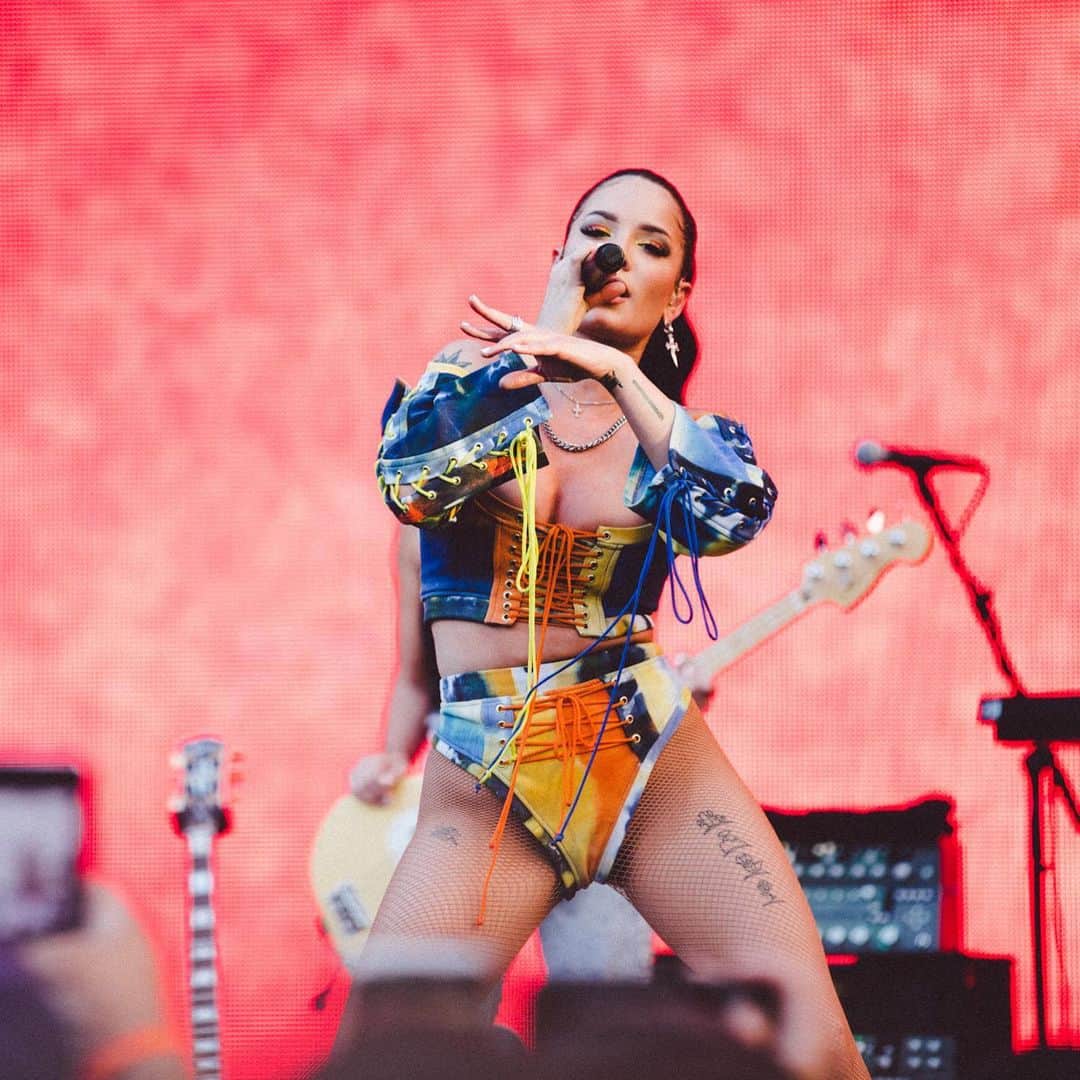 のインスタグラム：「2nd pic I said “get it from the back n make ur fuckin bra strap pop.” @lakers 🎉 @donslens」