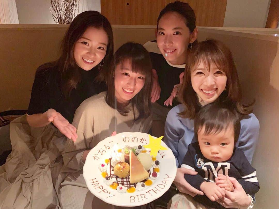 陽菜えみるさんのインスタグラム写真 - (陽菜えみるInstagram)「. . 9月生まれのお誕生日会💝 今年はもう1人増えました👶💕 . るこのんそして のんベビ3人共おめでと🎂🥂✨✨ . . #ご飯 #ディナー #お誕生日ご飯 #女子会 #女子会ご飯 #お誕生日会 #バースデー #バースデーディナー #お祝い #お誕生日 #プレゼント #おめでとう #はぴば #ハピバ #いくつになっても #よろしく #これからもよろしくね #９月生まれ #9月生まれbaby #男の子 #可愛い #男の子ママ 私たちも #いい大人 になってしまった #年々 #旦那 ？ #子供 ？ #家族 ？ 人が増える #集まり になるんだろうか 『きっとそうだろどうなの 未来の俺らの状況は』 この記事書いてたら頭にこの曲が流れた #ケツメイシ #手紙未来」10月24日 8時28分 - emiru_haruna