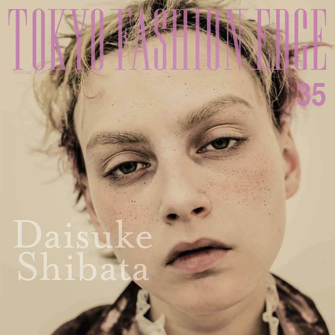 のインスタグラム：「✨✨✨✨✨ Daisuke Shibata. @shibatax21_scisco (Photo: #yusukeozawa) TFE photo contest winner’s new collection <東京ファッションエッジ35号> 巻頭 Daigo x Daigo 特集 柴田大介（photo: 小澤勇佑） 【Tokyo Fashion Edge vol.35】 Supecial issue : Daigo x Daigo ✨✨✨✨✨ <Featured Hair Stylists> Daigo SUZUKI . #suzukidaigo Daigo . @anfang_daigo  Shogo IDEGUCHI . @shogoideguchi  Ryu KYOUGOKU. @ryuhairartist  Takayuki OBAYASHI. @asch_takayuki Daisuke SHIBATA. @shibatax21_scisco ✨✨✨ #daigo  #ryukyougoku #shogoideguchi #takayukiobayashi #daisukeshibata h #東京ファッションエッジ#tokyofashionedge #プロフェッショナル東京 #professionaltokyo #SalonRyu  #creaitivehair #creative #creativehairstyles #hair #hairstyle #haircolor #美容師 #hairstylist #makeup  #make #hairarrange #hairtransformation #makeupartist  #hairofinstagram #oneshot #haircutshot #fashionista #behindthechair」