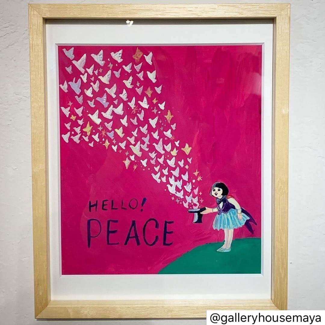 五月女ケイ子のインスタグラム：「おはようございまする。 PEACE  CARD  2019 東京 26日まででございます。  平和の願いを込めて、いつもより多めに飛ばしております  repost @galleryhousemaya 「PEACE CARD 2019 東京」ではカードだけでなく原画の展示、販売しております！ こちらは #五月女ケイ子 さんの作品「鳩を放つ」。maya storeでも五月女さんの作品をご覧いただけます！ https://www.gallery-h-maya.com/store/illustrator/keikosootome/ #五月女ケイ子#keikosootome #peacecard #ピースカード東京展」