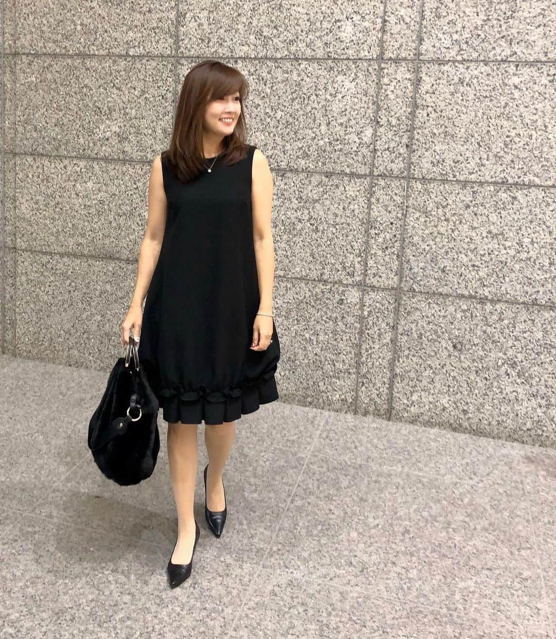 吉永愛さんのインスタグラム写真 - (吉永愛Instagram)「お仕事モード👗 打ち合わせへ…  ブラックのワンピースはお友達　のみちこさん　@marmalade1218 がプロデュースしてる、マーマーレードだよ✨ 先日の、イベントでお仕事用に2着ゲットしたよ❤️ また、紹介しまーす！では、行ってきますぅ〜 #お仕事 #もうすぐ新商品発売 #ワンピース #ファッション #fashion  #ブラックコーデ #ママモデル #talent」10月24日 9時39分 - a.i.yy