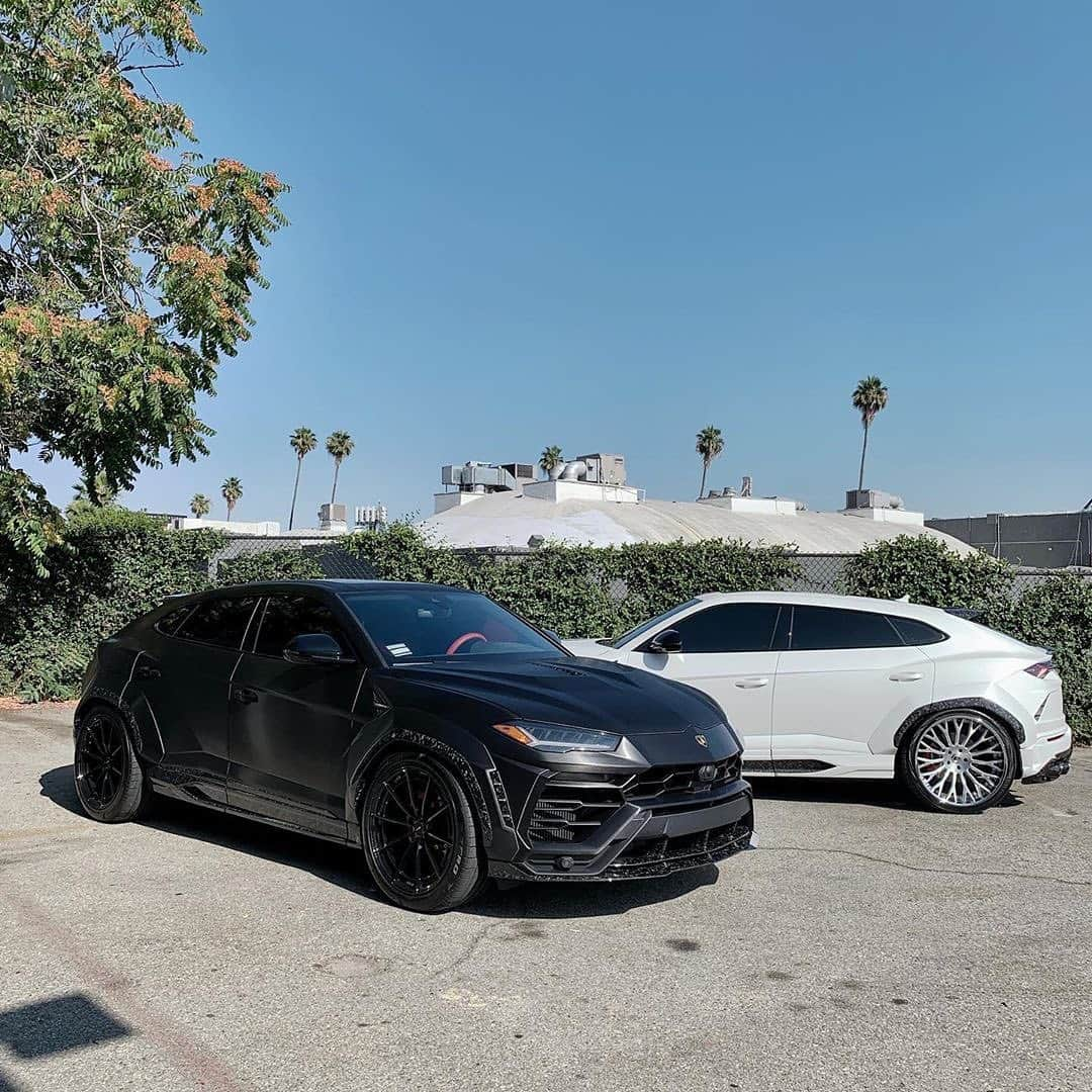 CARLiFESTYLEさんのインスタグラム写真 - (CARLiFESTYLEInstagram)「Black or White? 🤔 Custom by @RDBLA #RDBLA #carlifestyle #Urus」10月20日 12時48分 - carlifestyle